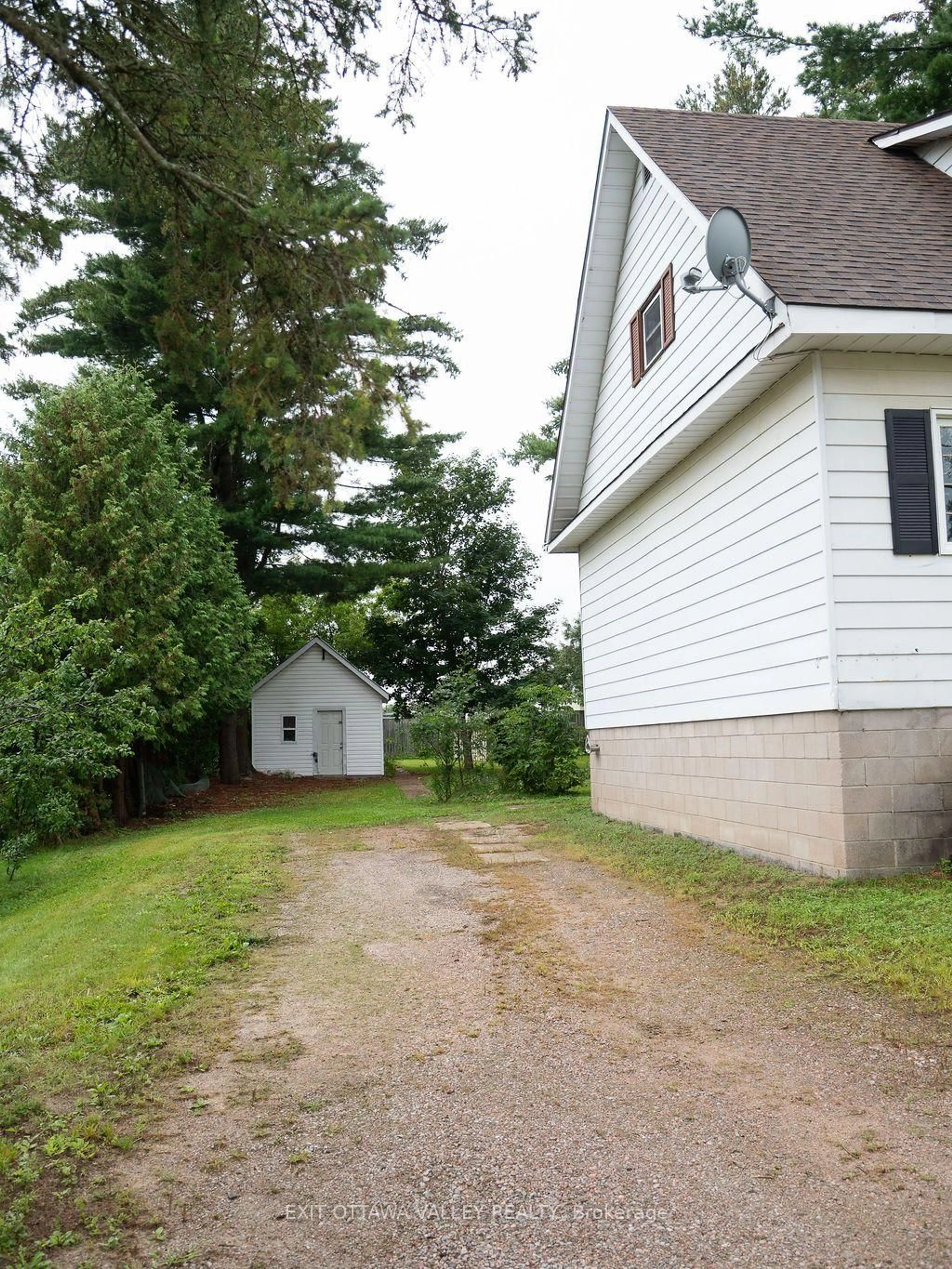 Unknown for 400 Boundary Rd, Pembroke Ontario K8A 6K7