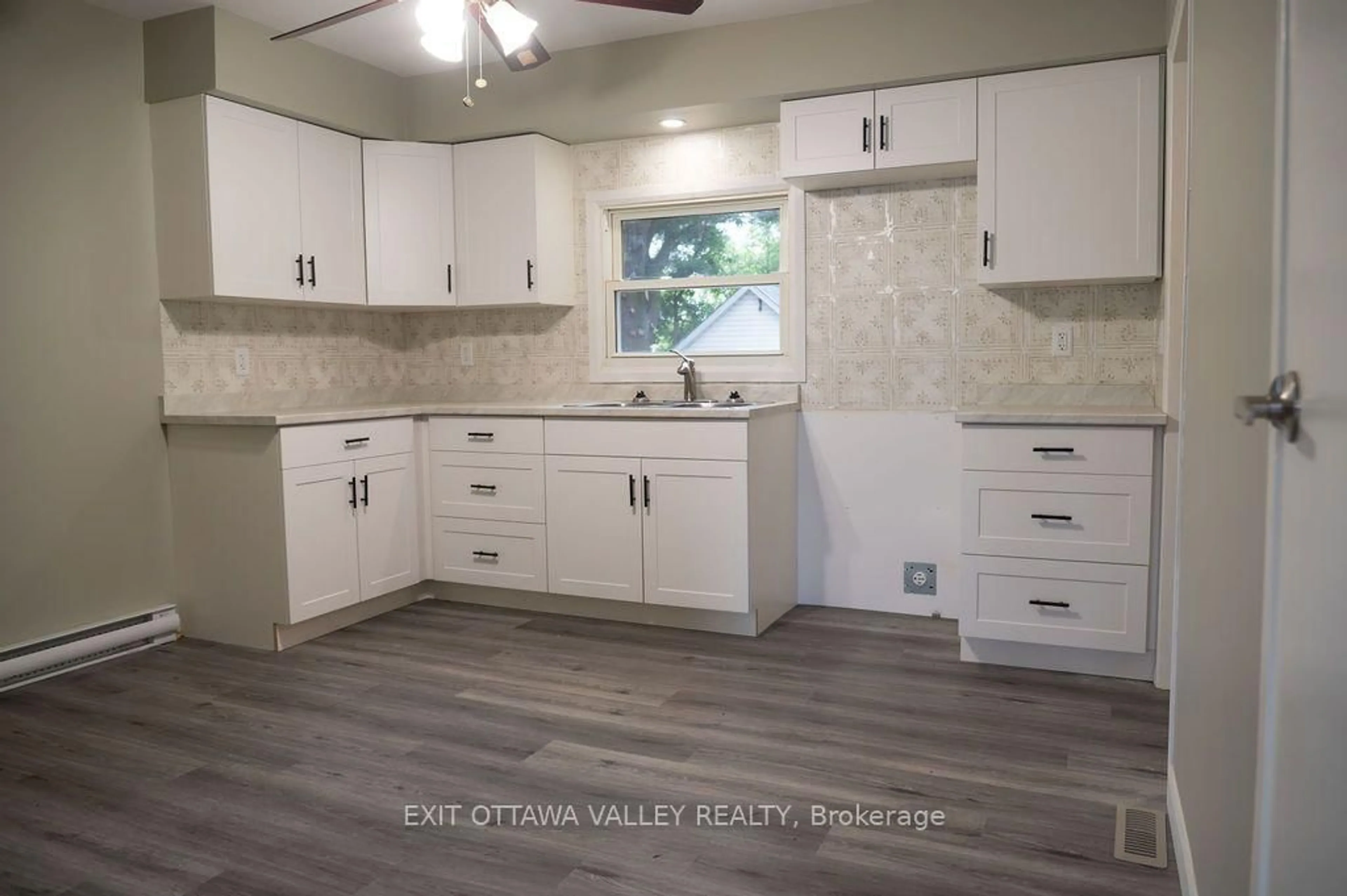 Open concept kitchen, ceramic/tile floor for 400 Boundary Rd, Pembroke Ontario K8A 6K7