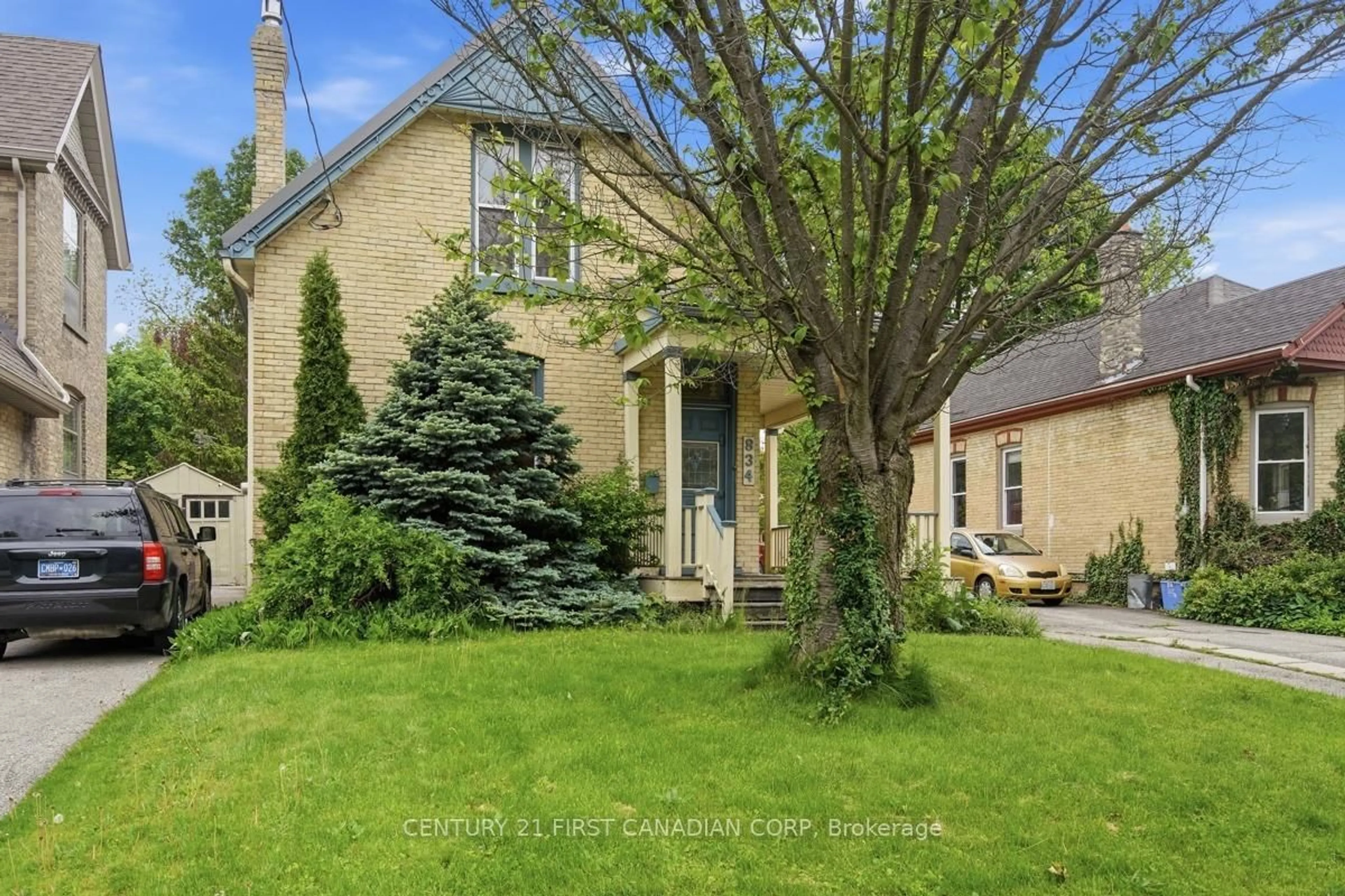A pic from outside/outdoor area/front of a property/back of a property/a pic from drone, street for 834 Colborne St, London East Ontario N6A 4A2