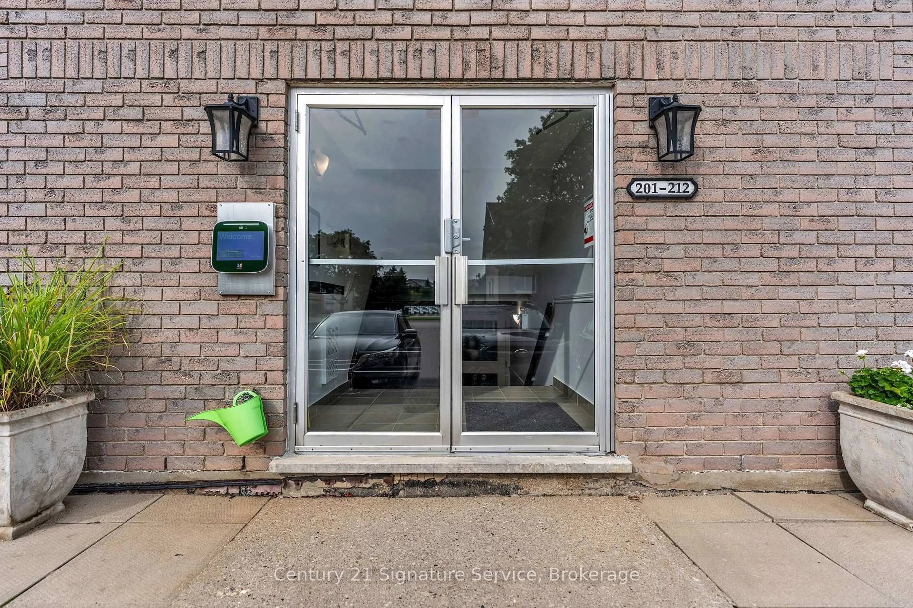 Indoor foyer for 50 Campbell Crt #202, Stratford Ontario N5A 7T6