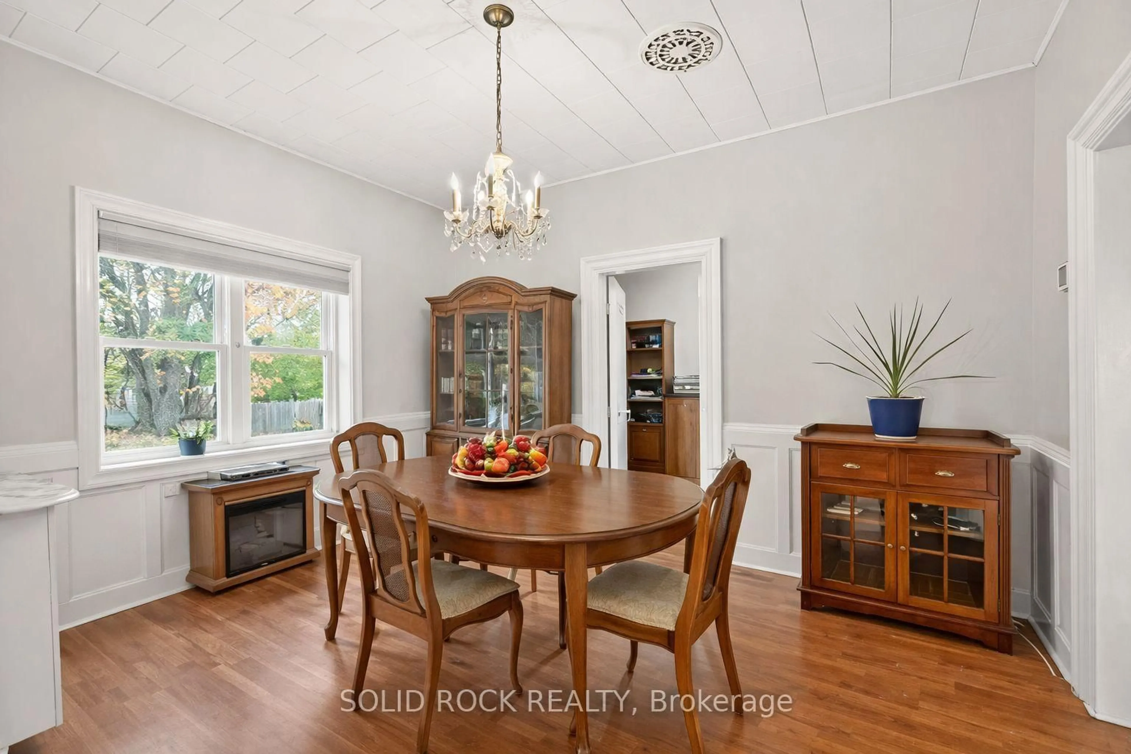 Dining room, wood/laminate floor for 1262 Rodney Lane, North Dundas Ontario K0C 2K0