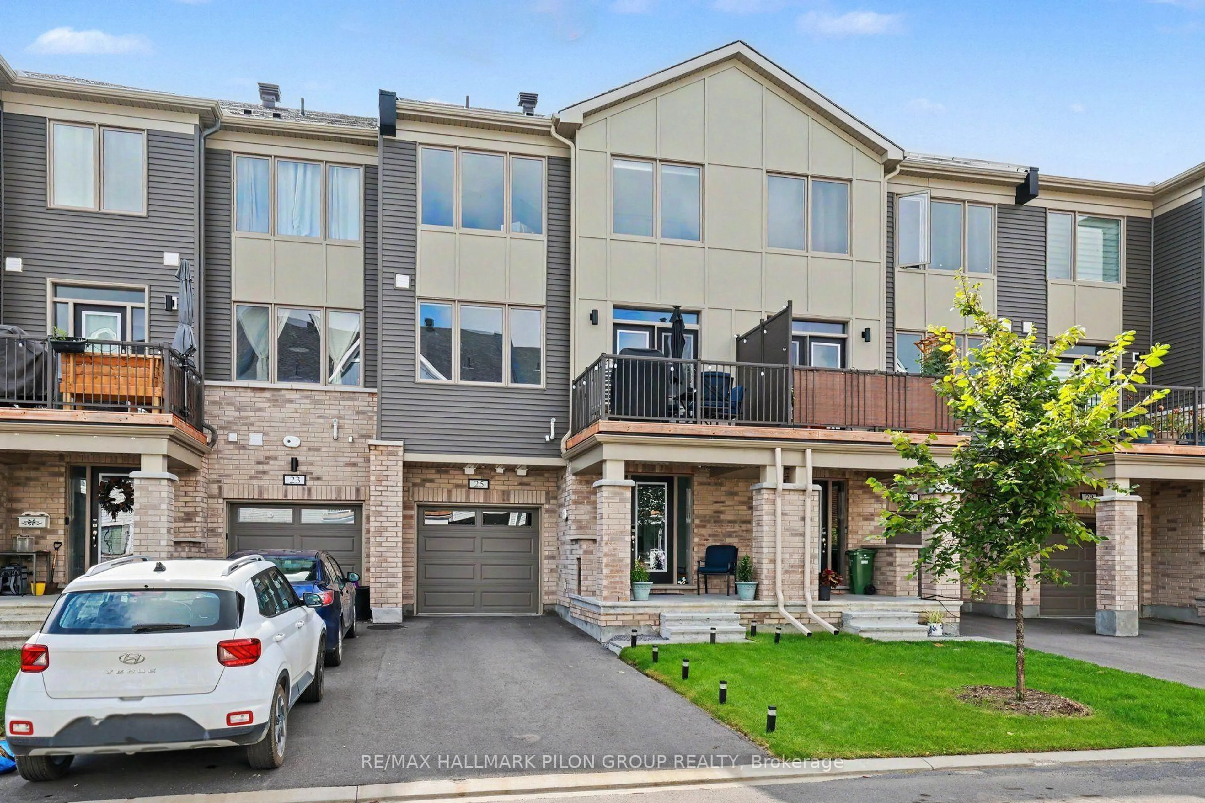 Unknown for 25 Stitch Mews, Richmond Ontario K0A 2Z0