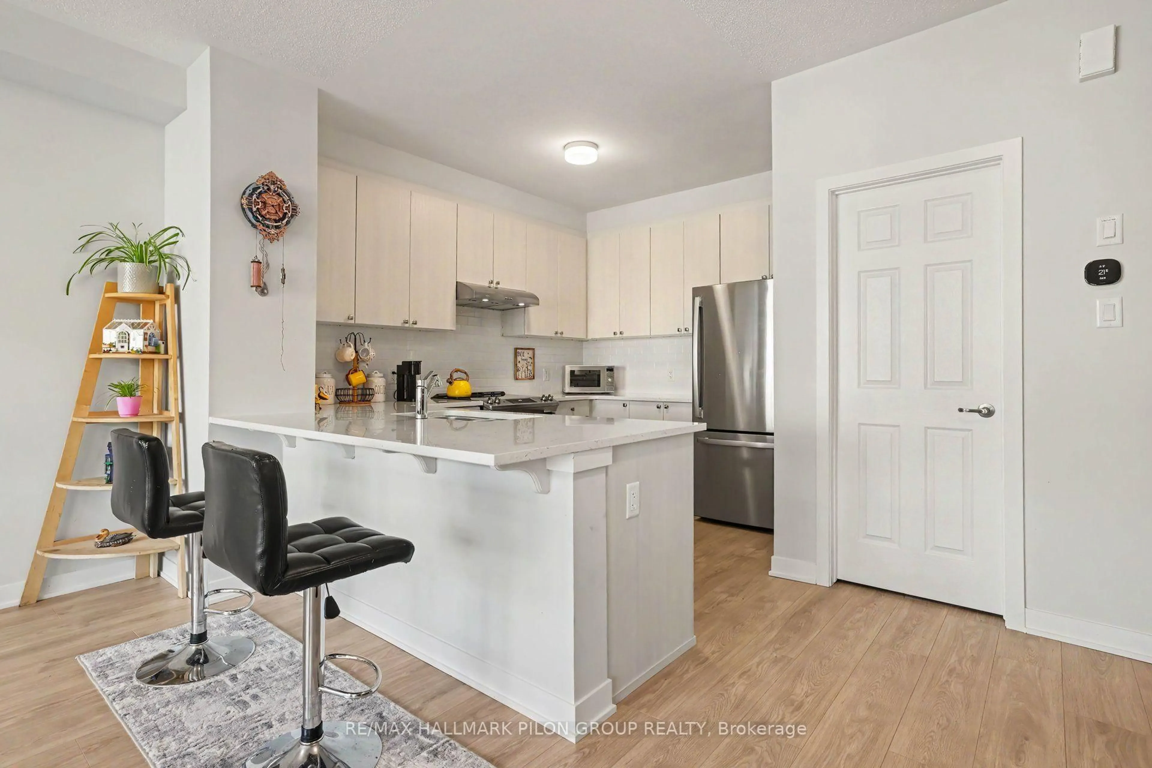Unknown for 25 Stitch Mews, Richmond Ontario K0A 2Z0