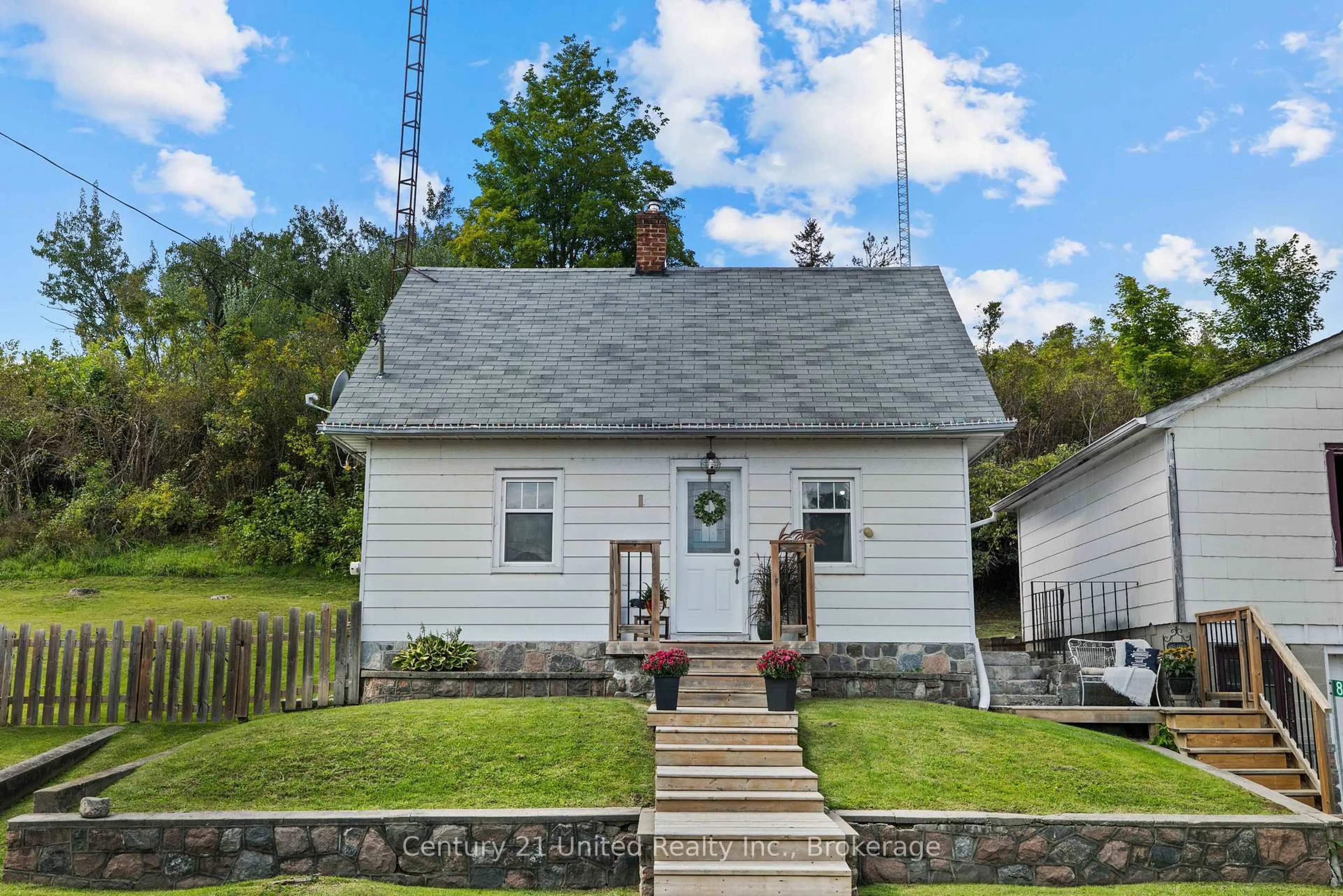 Unknown for 882 Peterborough St, Douro-Dummer Ontario K0L 3A0