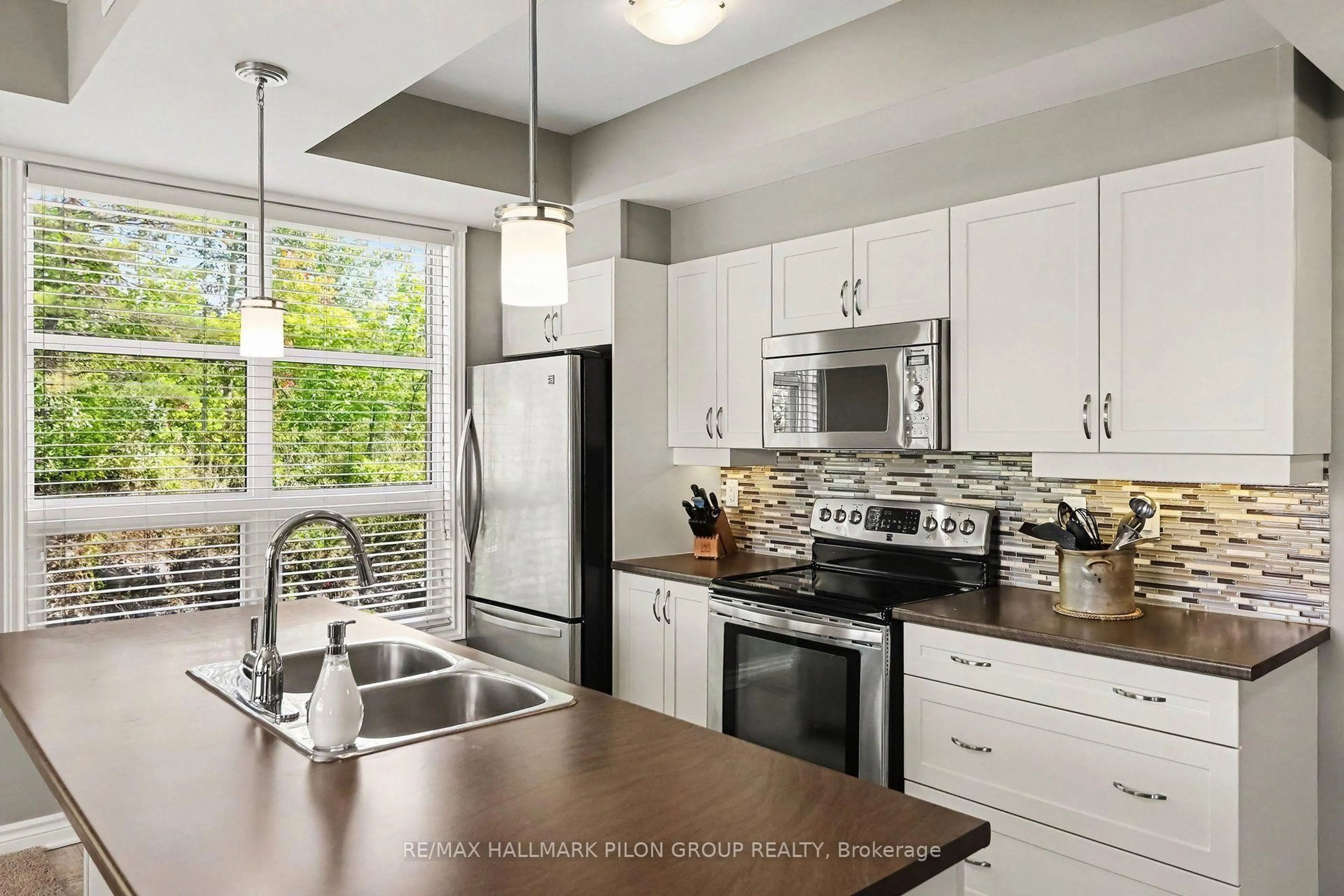 Open concept kitchen, ceramic/tile floor for 230 Titanium Private #301, Ottawa Ontario K1C 0C1
