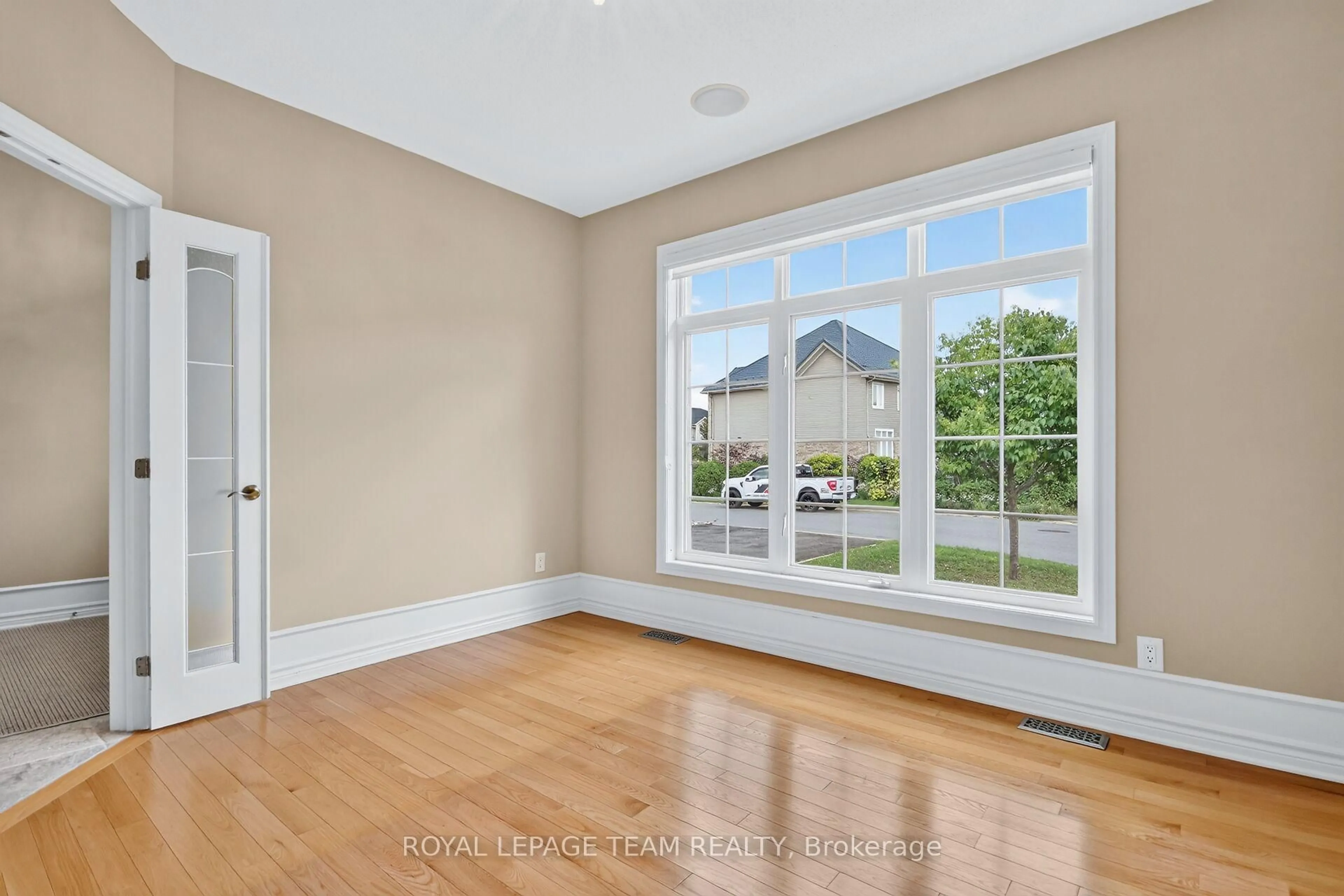 A pic of a room for 201 Trailgate St, Ottawa Ontario K1V 0Z9