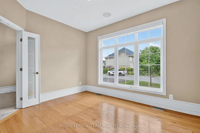 201 Trailgate St, Ottawa 4