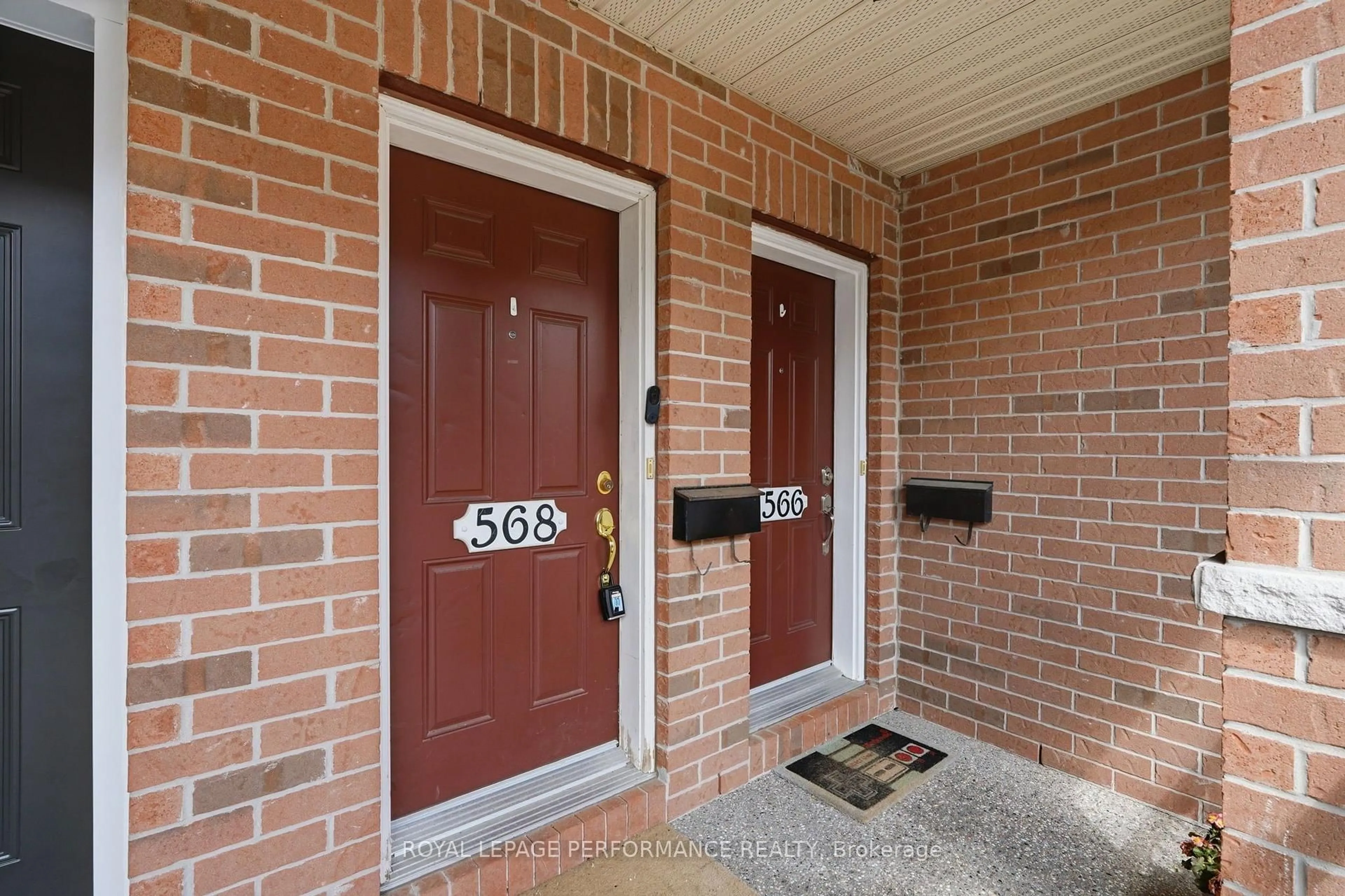 Indoor entryway for 568 Reardon Private #8, Ottawa Ontario K1V 2K9