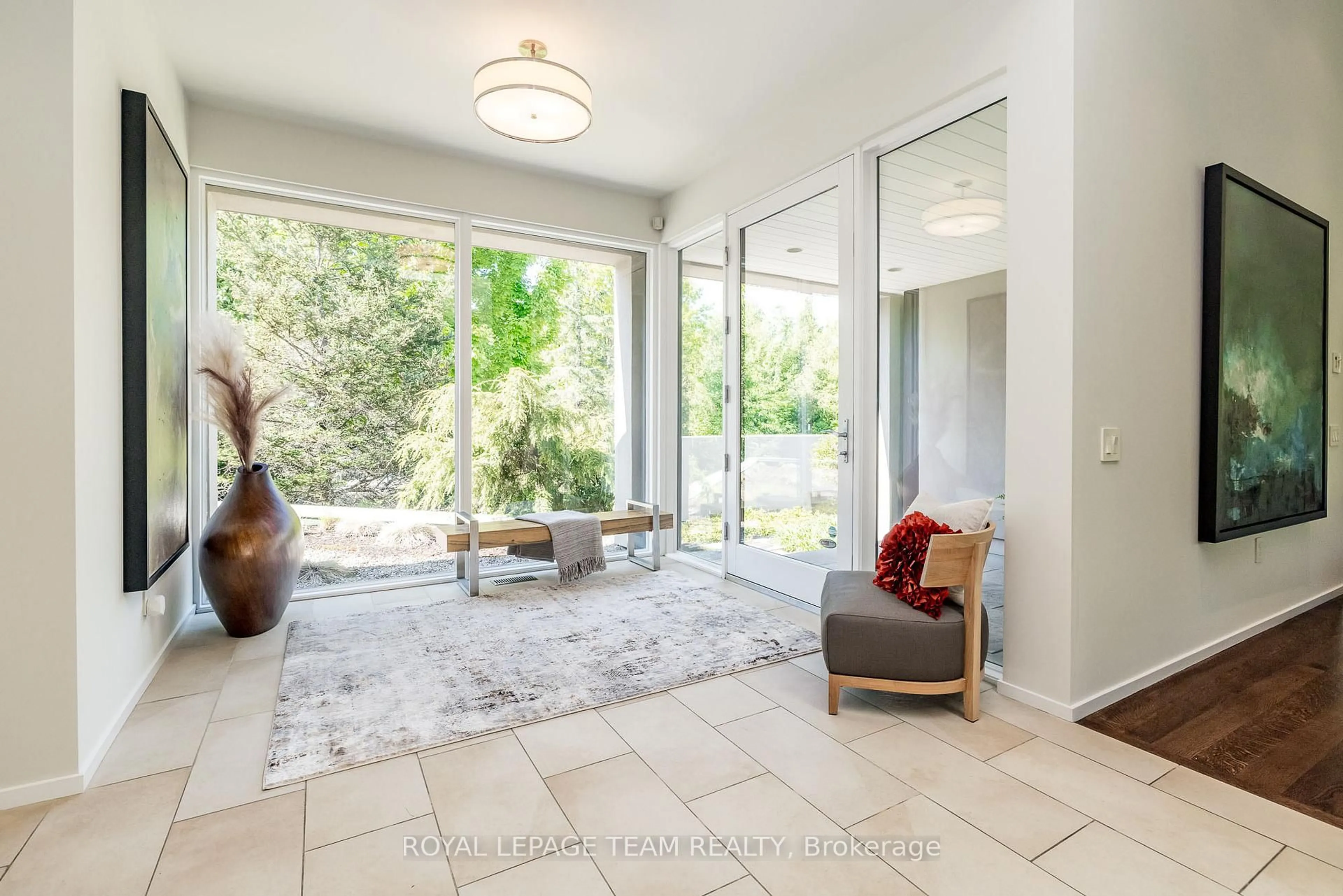 Indoor entryway for 14 Kanata Rockeries Private, Ottawa Ontario K2K 3P4