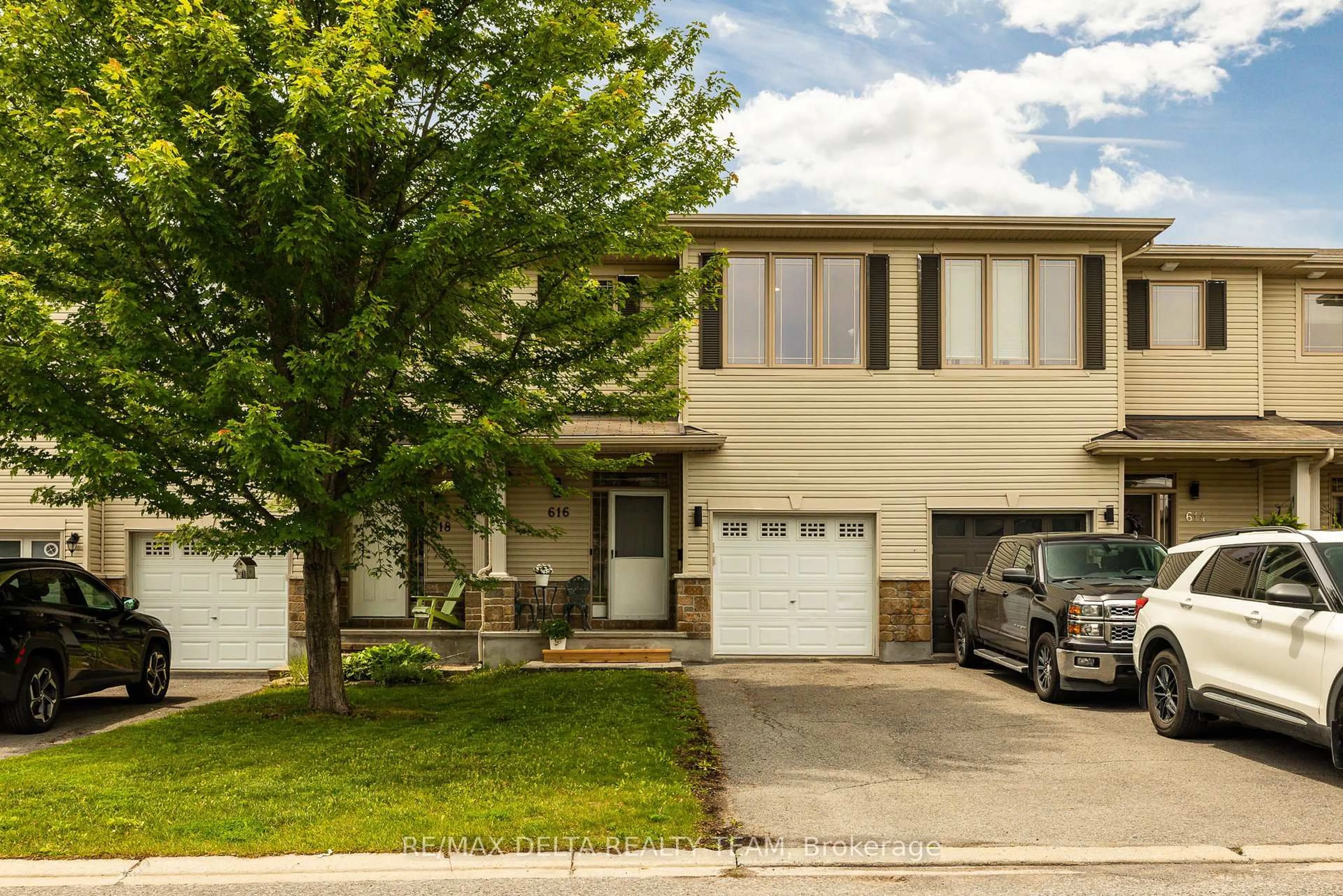 Home with vinyl exterior material, street for 616 Spikemoss Pl, Ottawa Ontario K4A 0C9