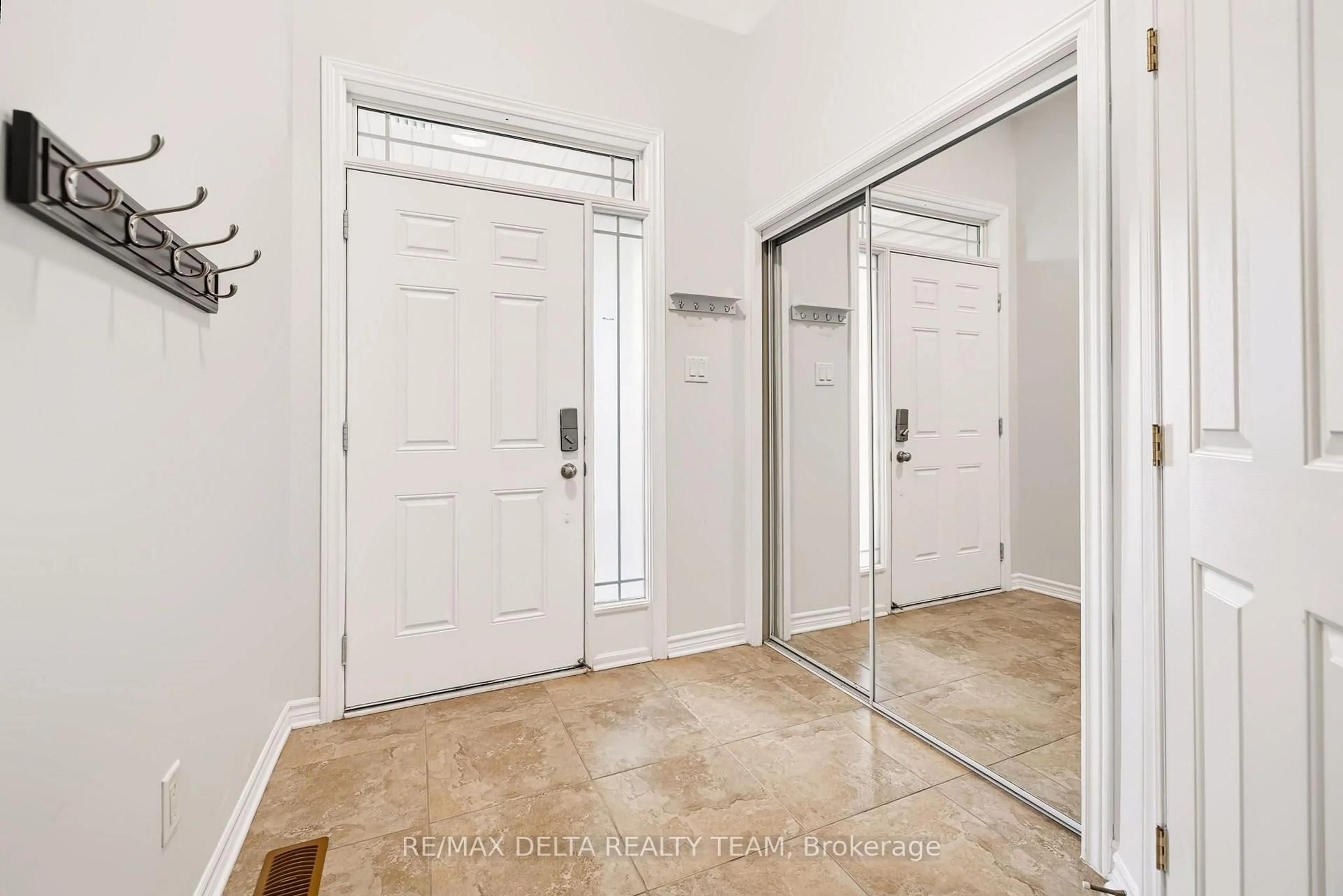 Indoor entryway for 616 Spikemoss Pl, Ottawa Ontario K4A 0C9