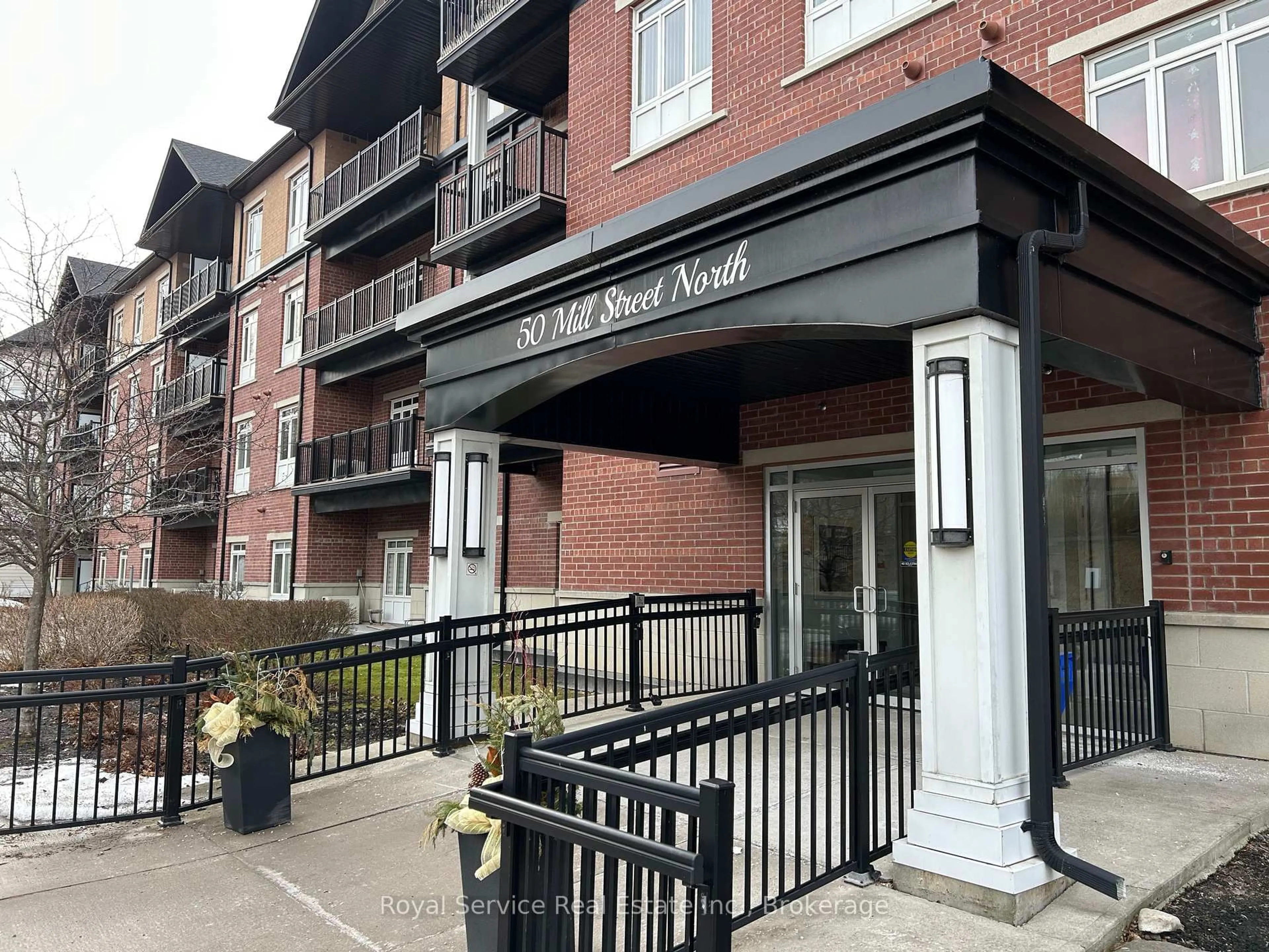 Indoor foyer for 50 Mill St #309, Port Hope Ontario L1A 2T2