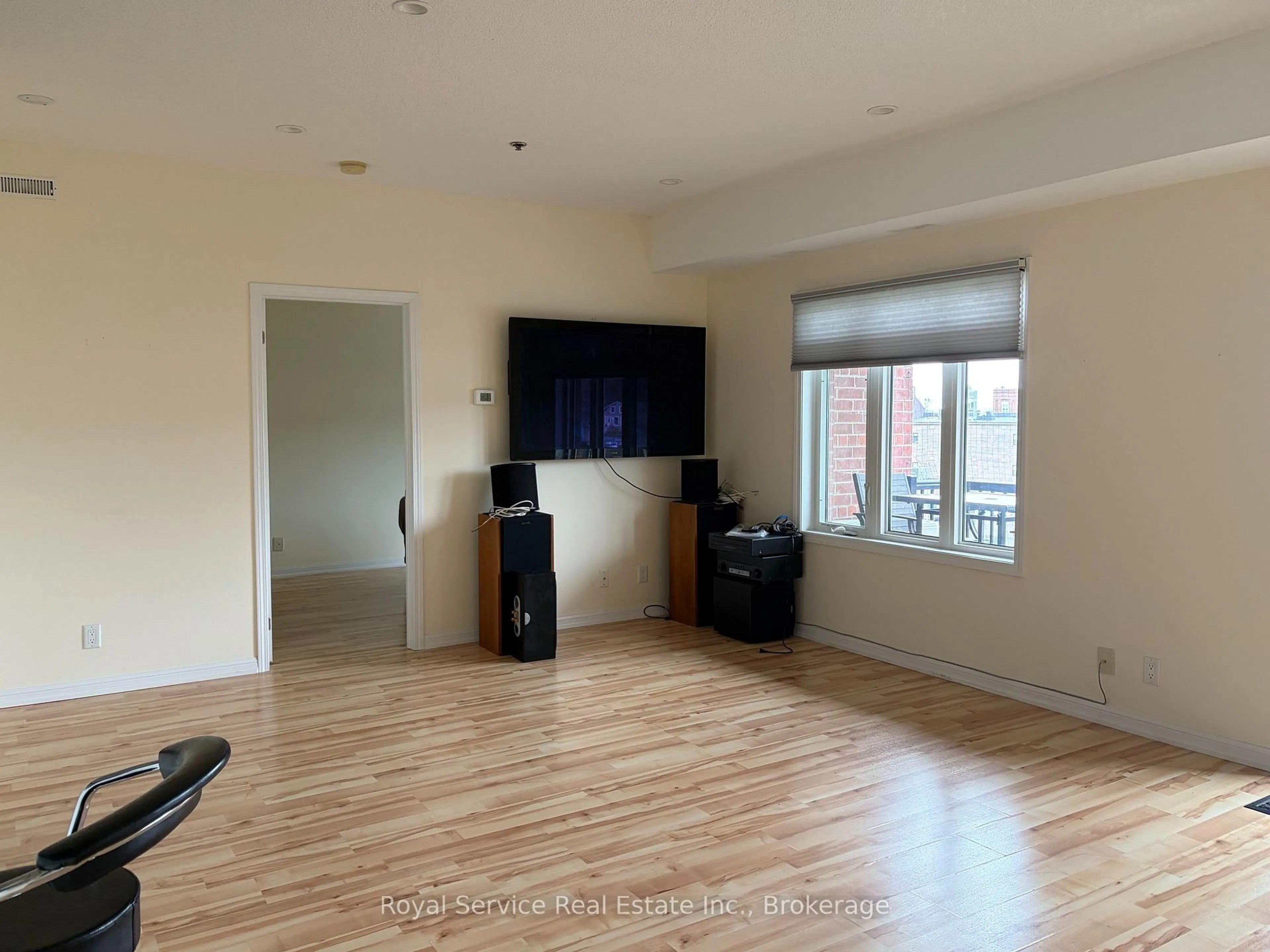 A pic of a room for 50 Mill St #309, Port Hope Ontario L1A 2T2