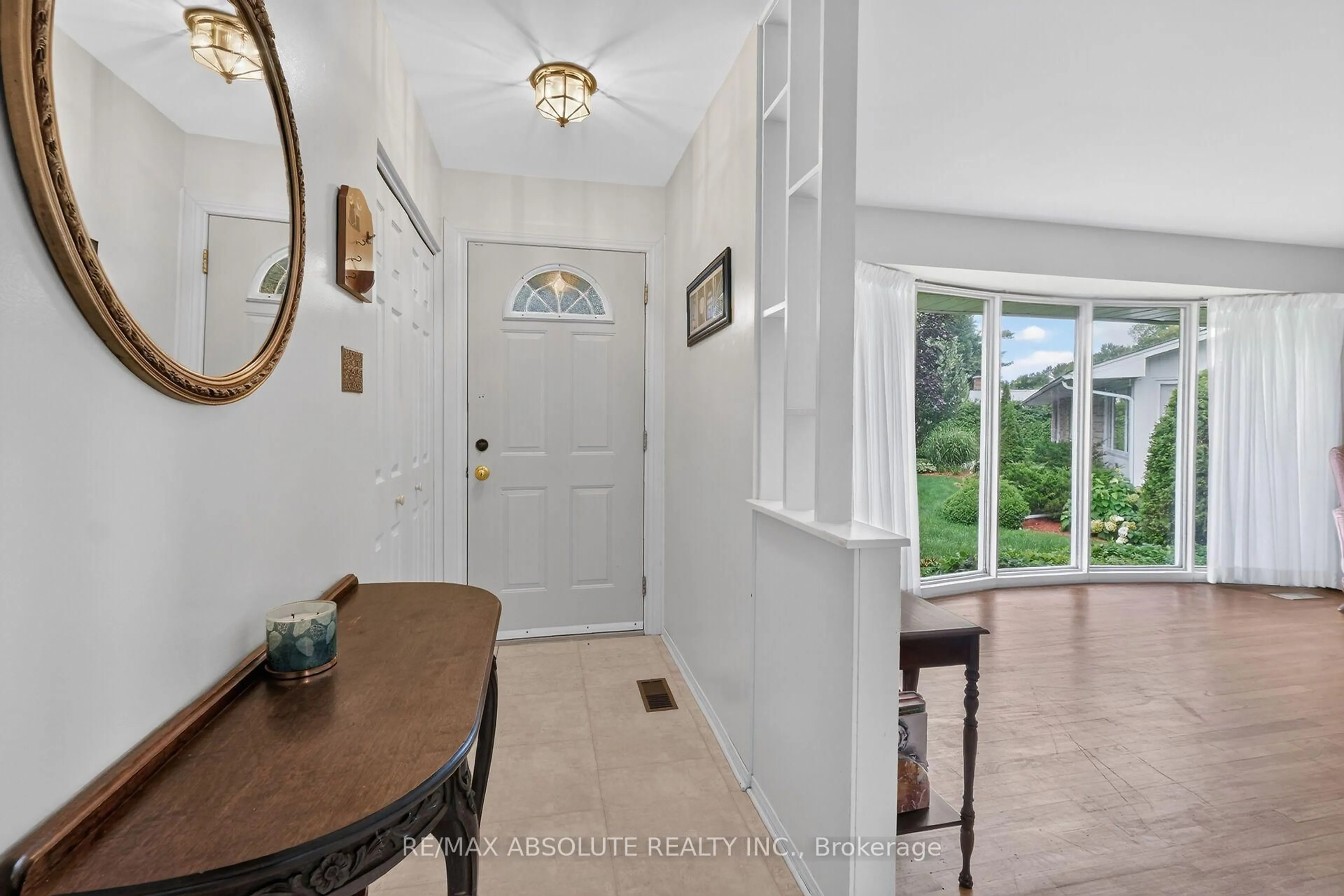 Indoor entryway for 59 Evergreen Dr, Ottawa Ontario K2H 6C5
