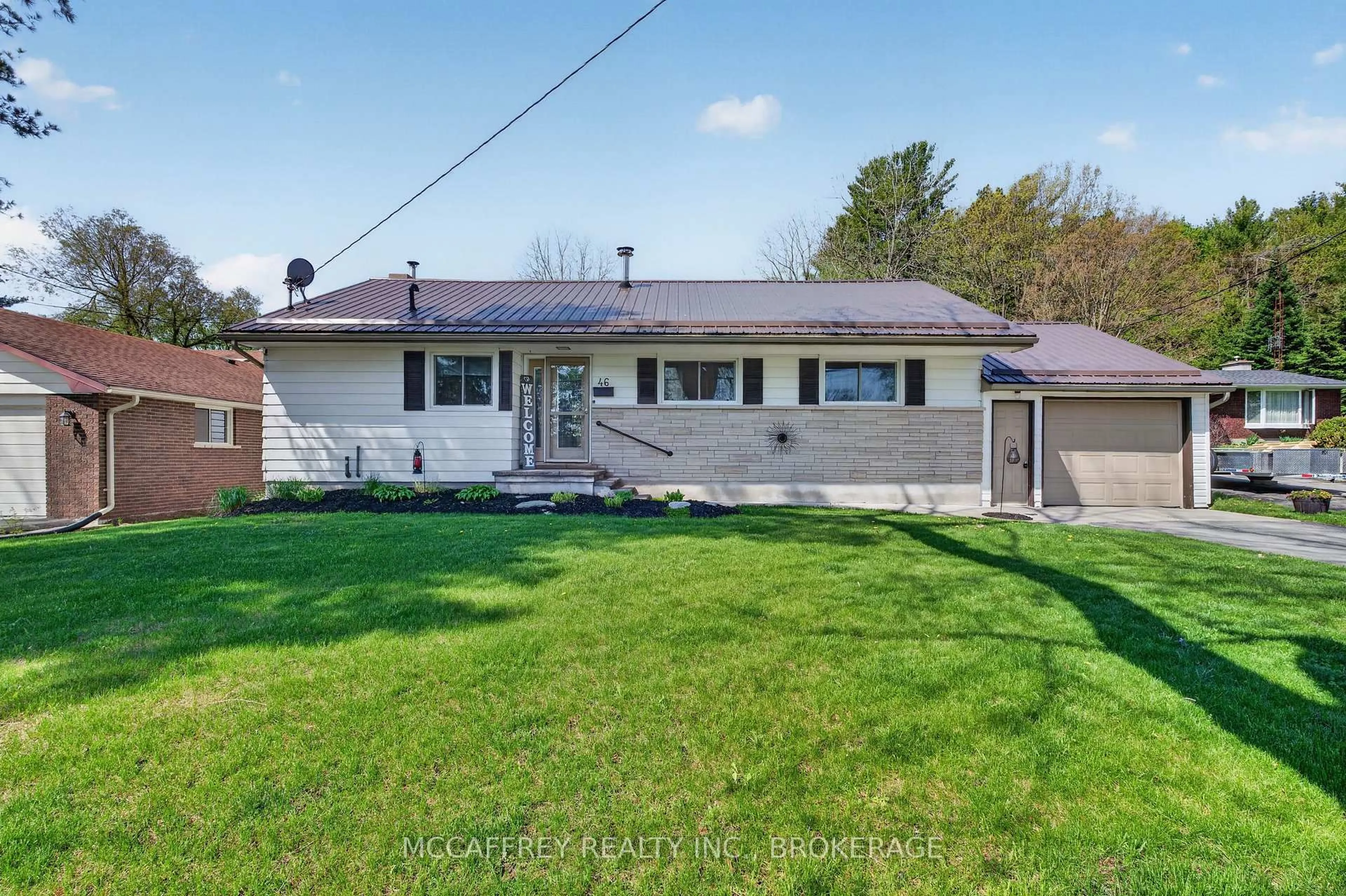 A pic from outside/outdoor area/front of a property/back of a property/a pic from drone, street for 46 College St, Tweed Ontario K0K 3J0
