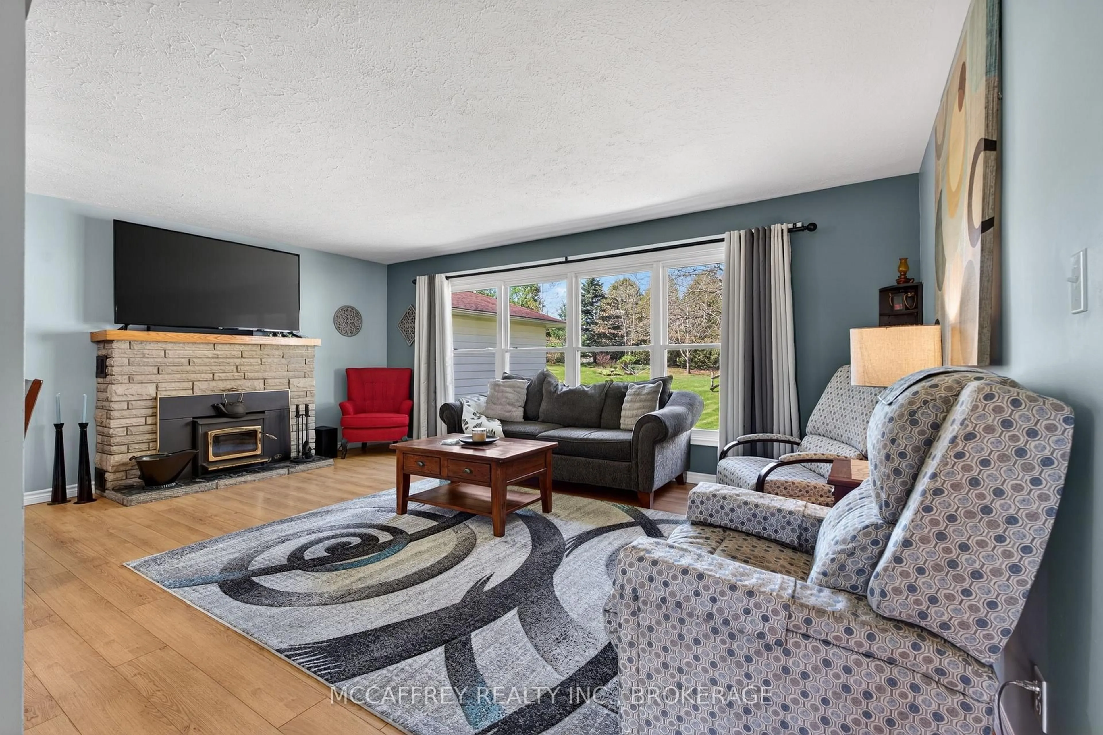 Living room with furniture, unknown for 46 College St, Tweed Ontario K0K 3J0