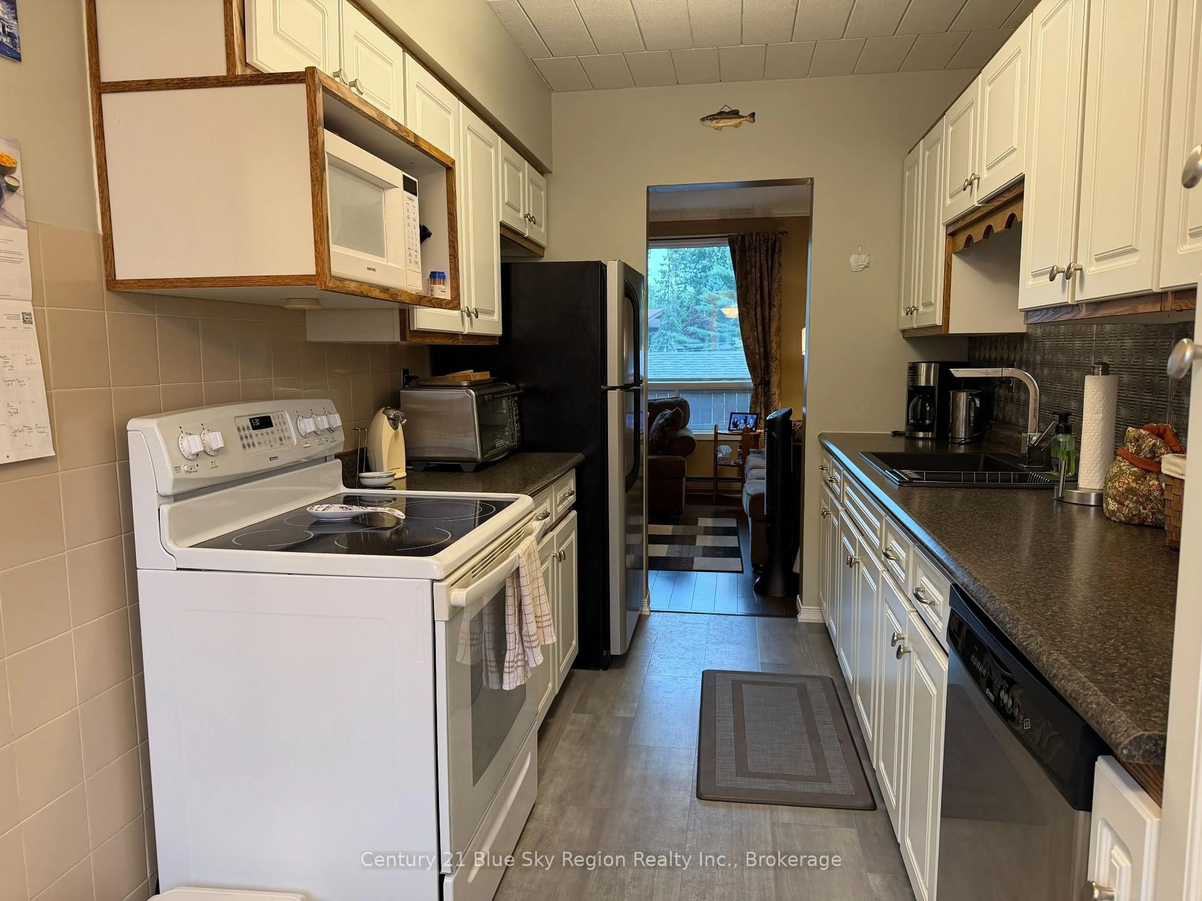 Standard kitchen, unknown for 1205 PREMIER Rd #14, North Bay Ontario P1A 2J3