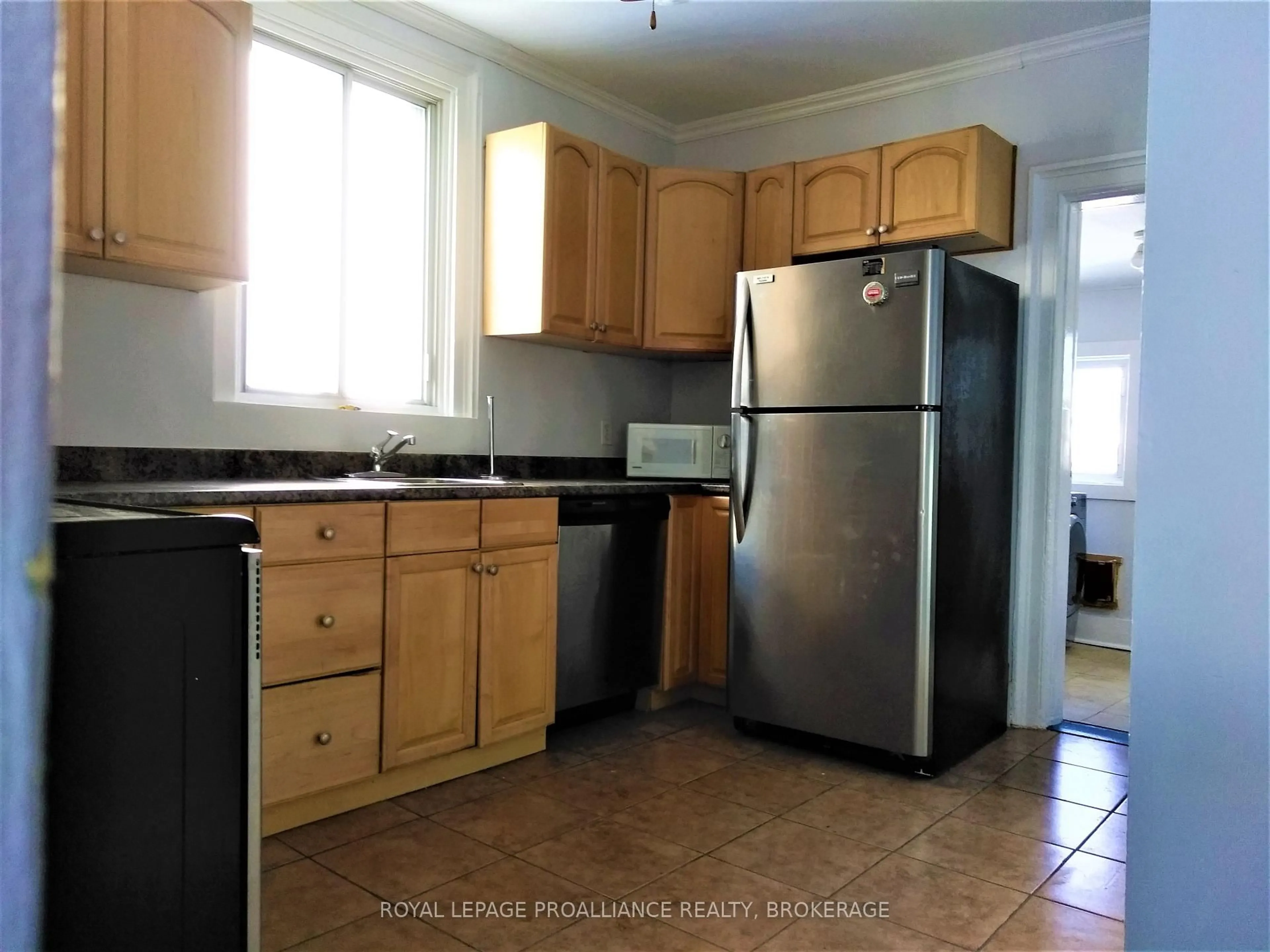 Standard kitchen, unknown for 635 Victoria St, Kingston Ontario K7K 4S3