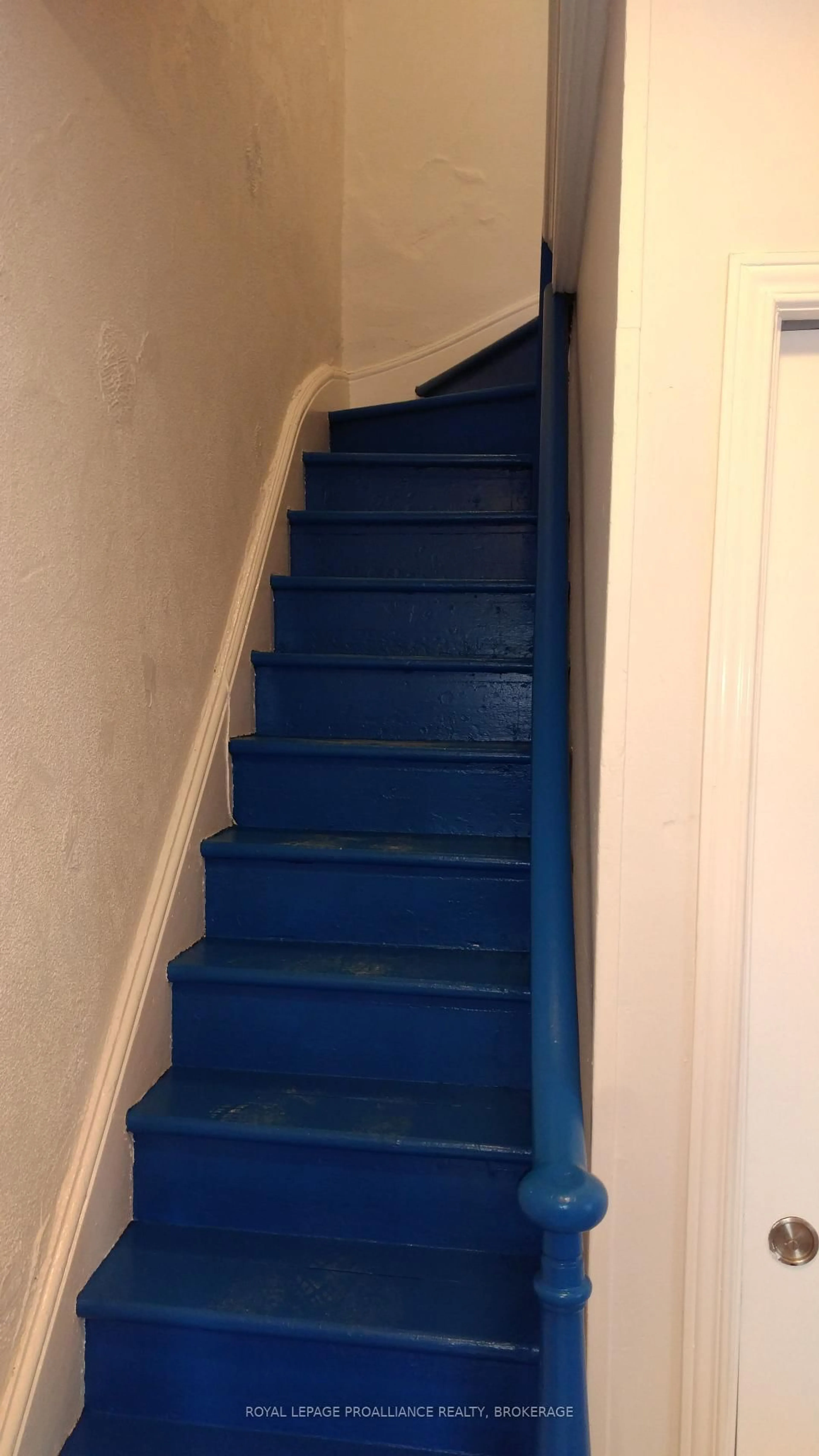 Stairs for 635 Victoria St, Kingston Ontario K7K 4S3
