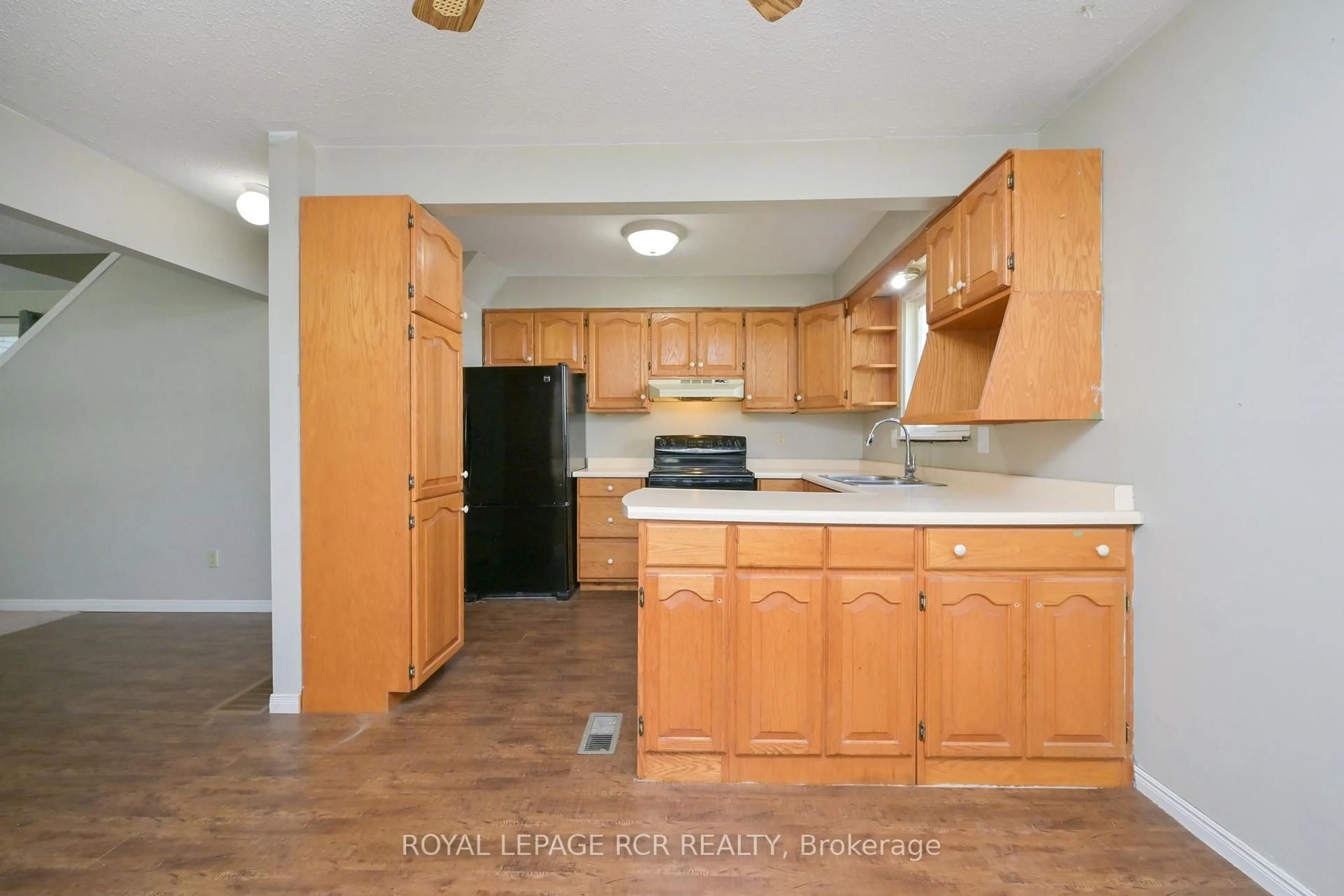 Standard kitchen, unknown for 116 Ann St, Shelburne Ontario L9V 2W8