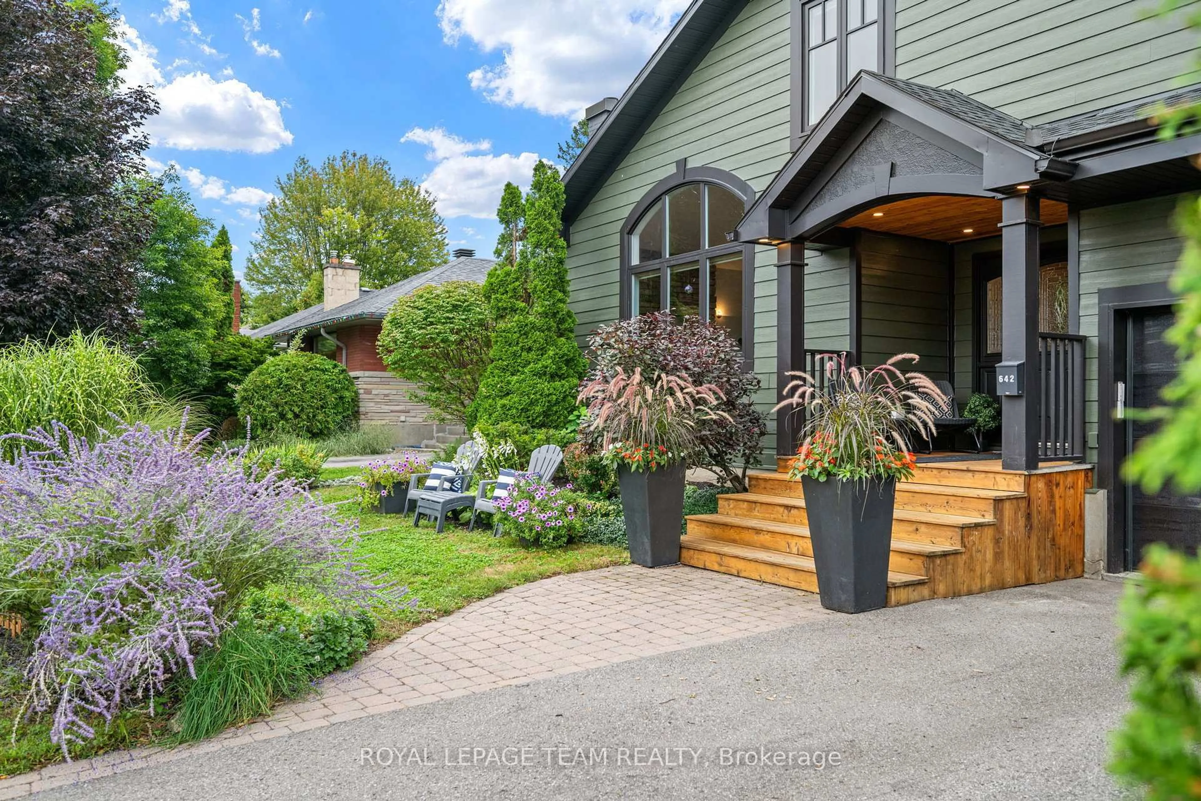Unknown for 642 Tillbury Ave, Ottawa Ontario K2A 1A1