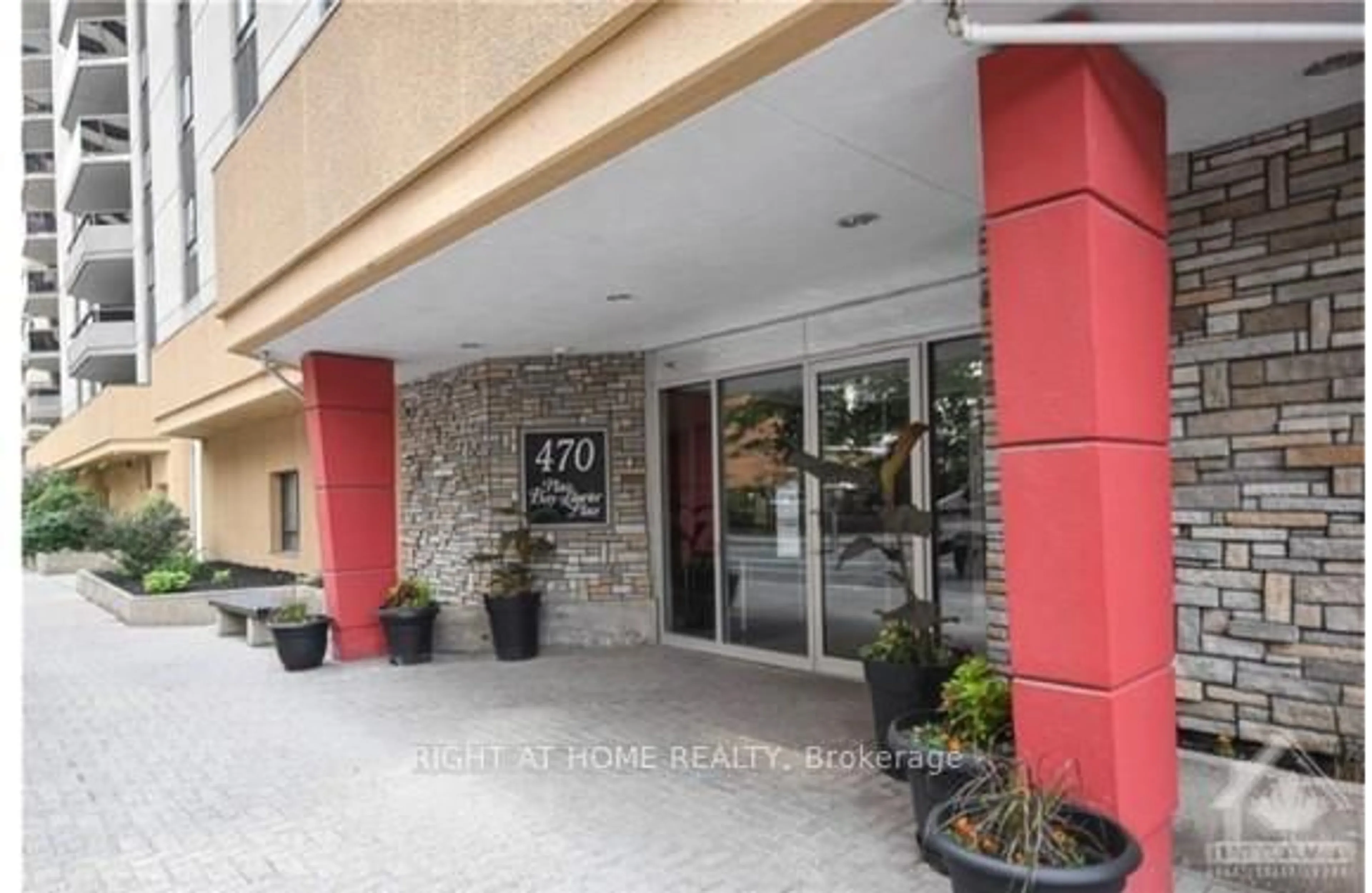 Lobby for 470 Laurier Ave #706, Ottawa Ontario K1R 7W9