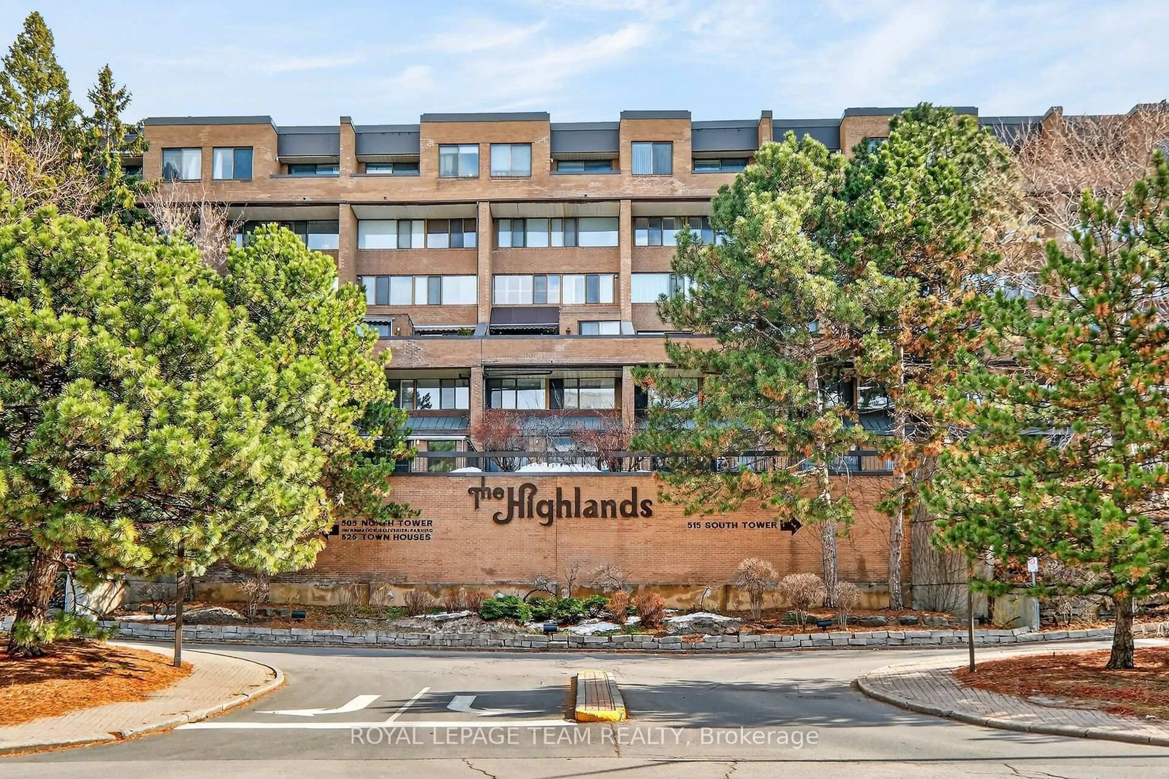 Indoor foyer for 515 St Laurent Blvd #1809, Ottawa Ontario K1K 3X5