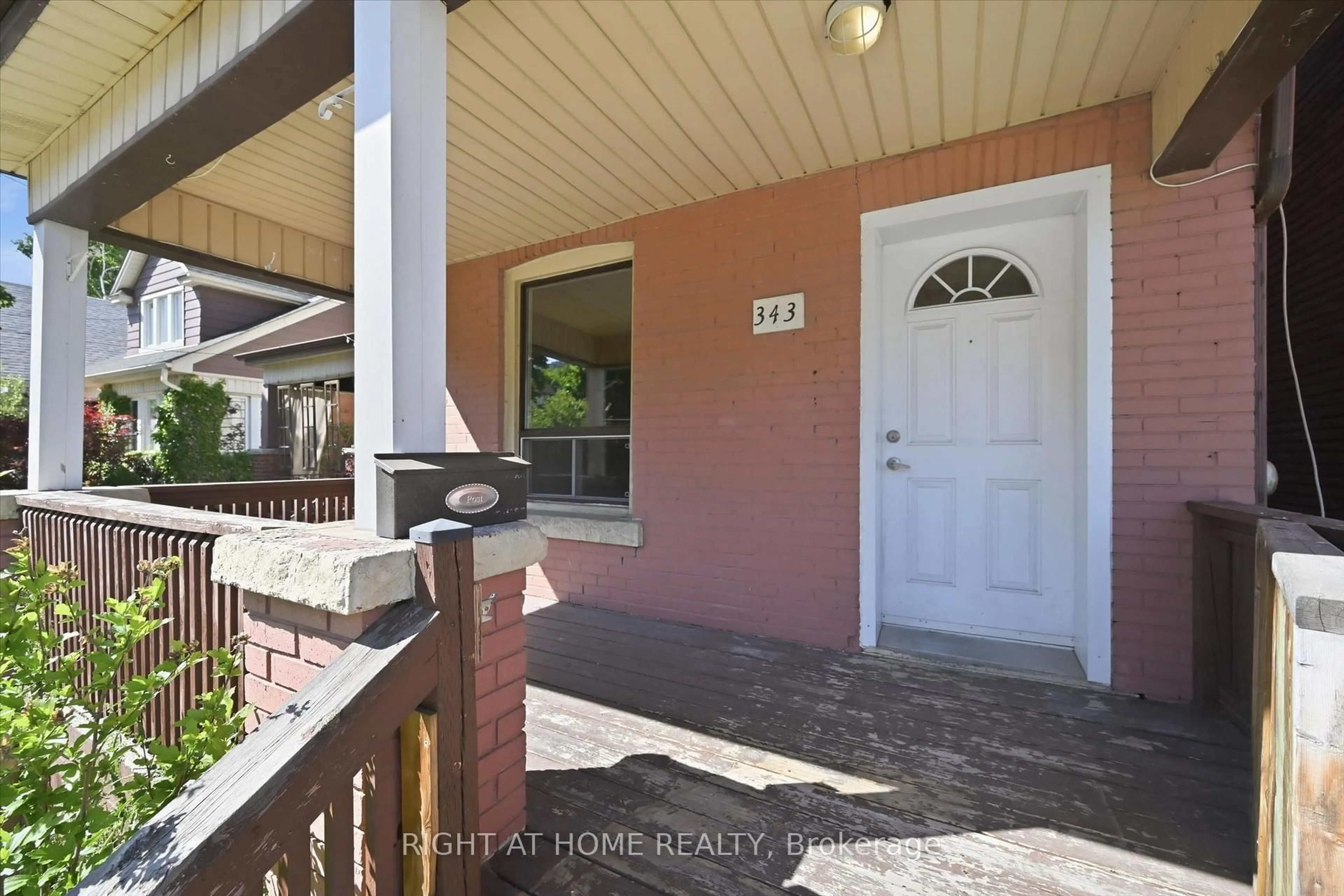 Indoor entryway for 343 Cumberland Ave, Hamilton Ontario L8M 2A4