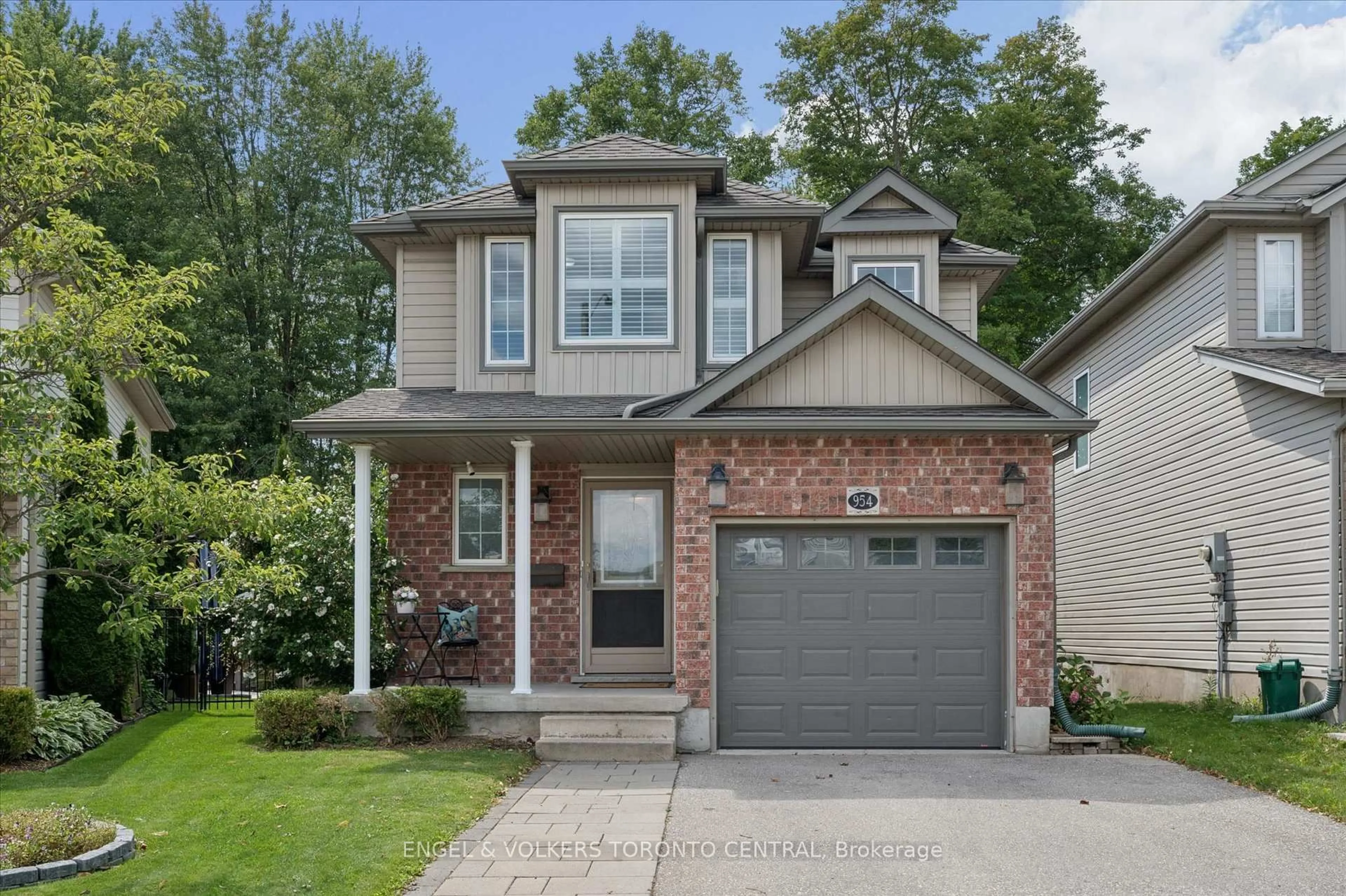 Home with brick exterior material, street for 954 ATLANTIC Blvd, Waterloo Ontario N2K 4L5