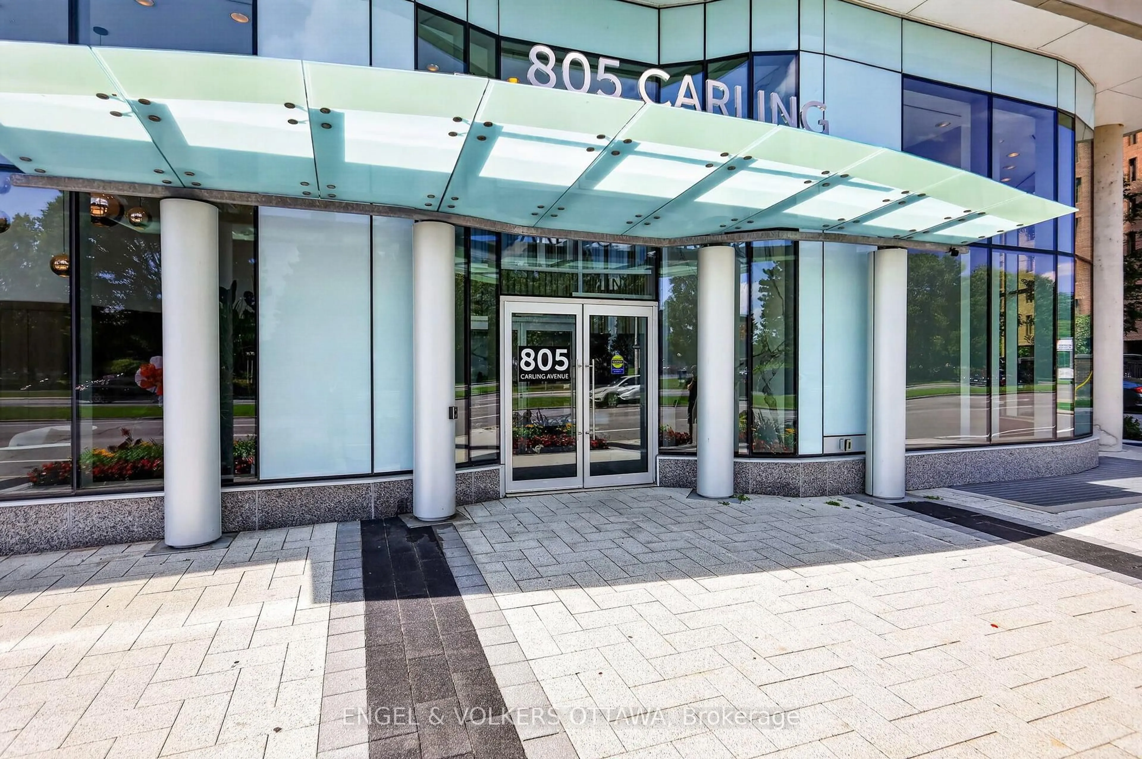 Indoor foyer for 805 Carling Ave #1503, Ottawa Ontario K1S 5W9