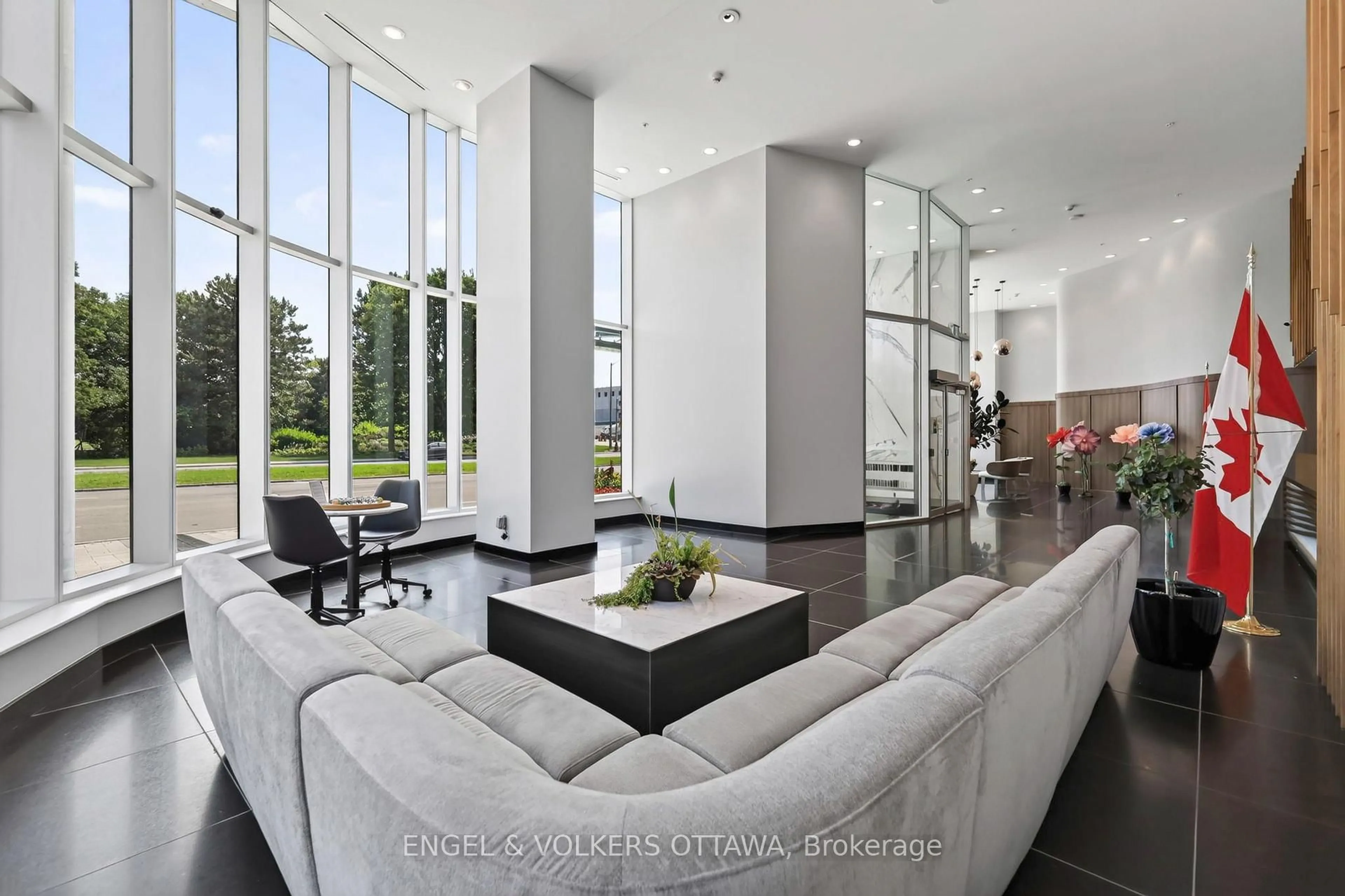 Indoor foyer for 805 Carling Ave #1503, Ottawa Ontario K1S 5W9