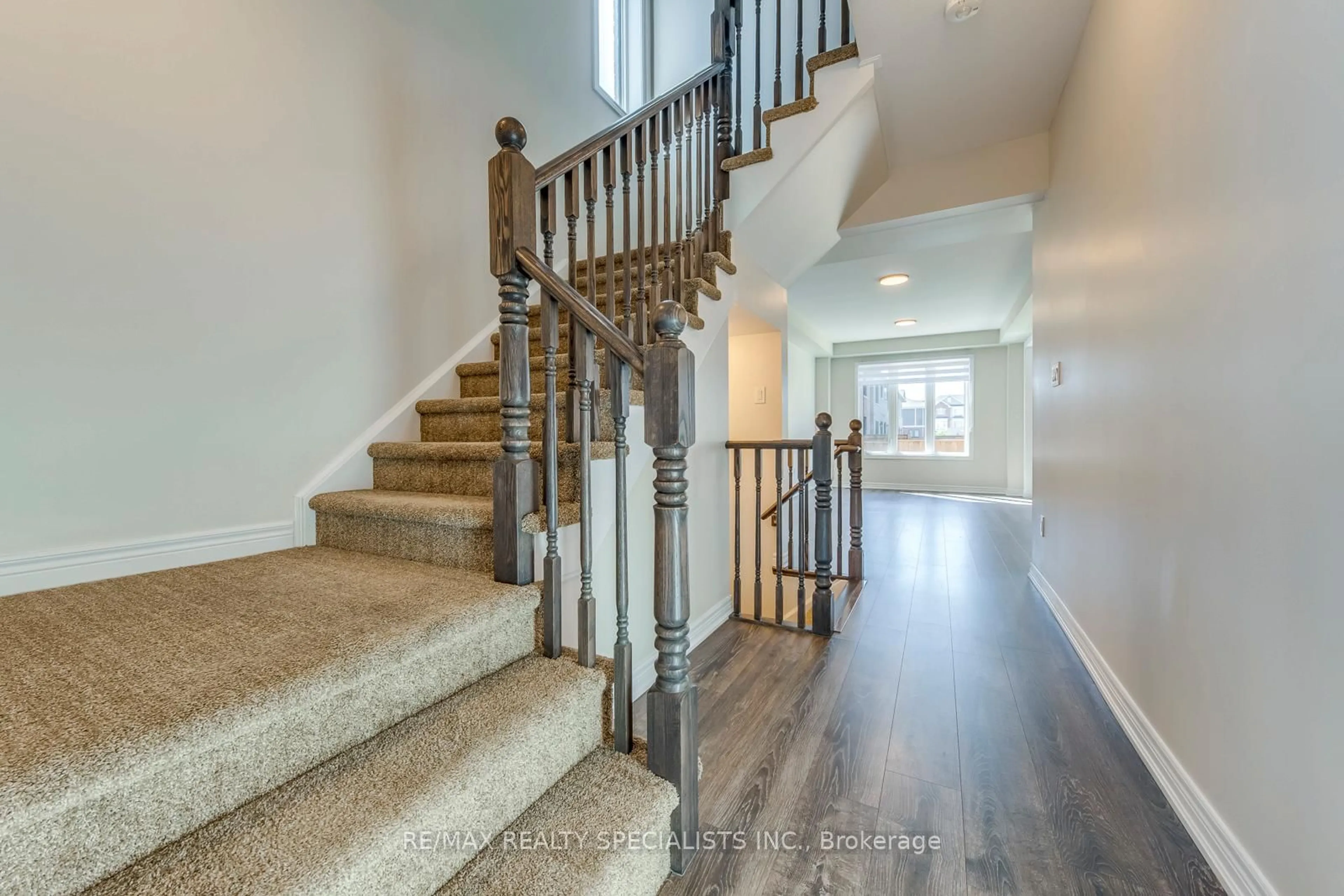 Stairs for 35 Pelican Lane, Hamilton Ontario L8K 0A4