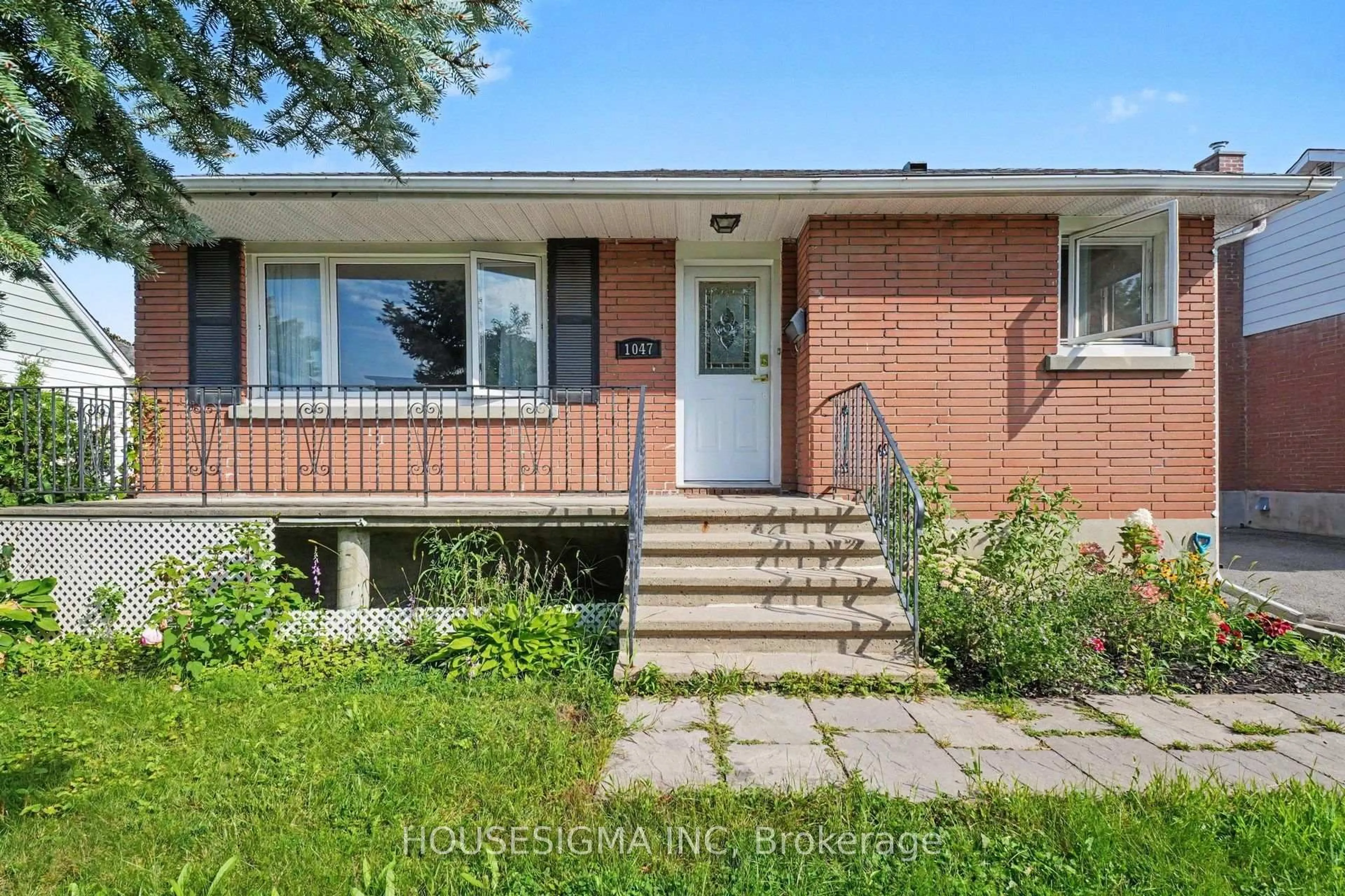 Home with brick exterior material, street for 1047 Richard Ave, Ottawa Ontario K1H 8C3