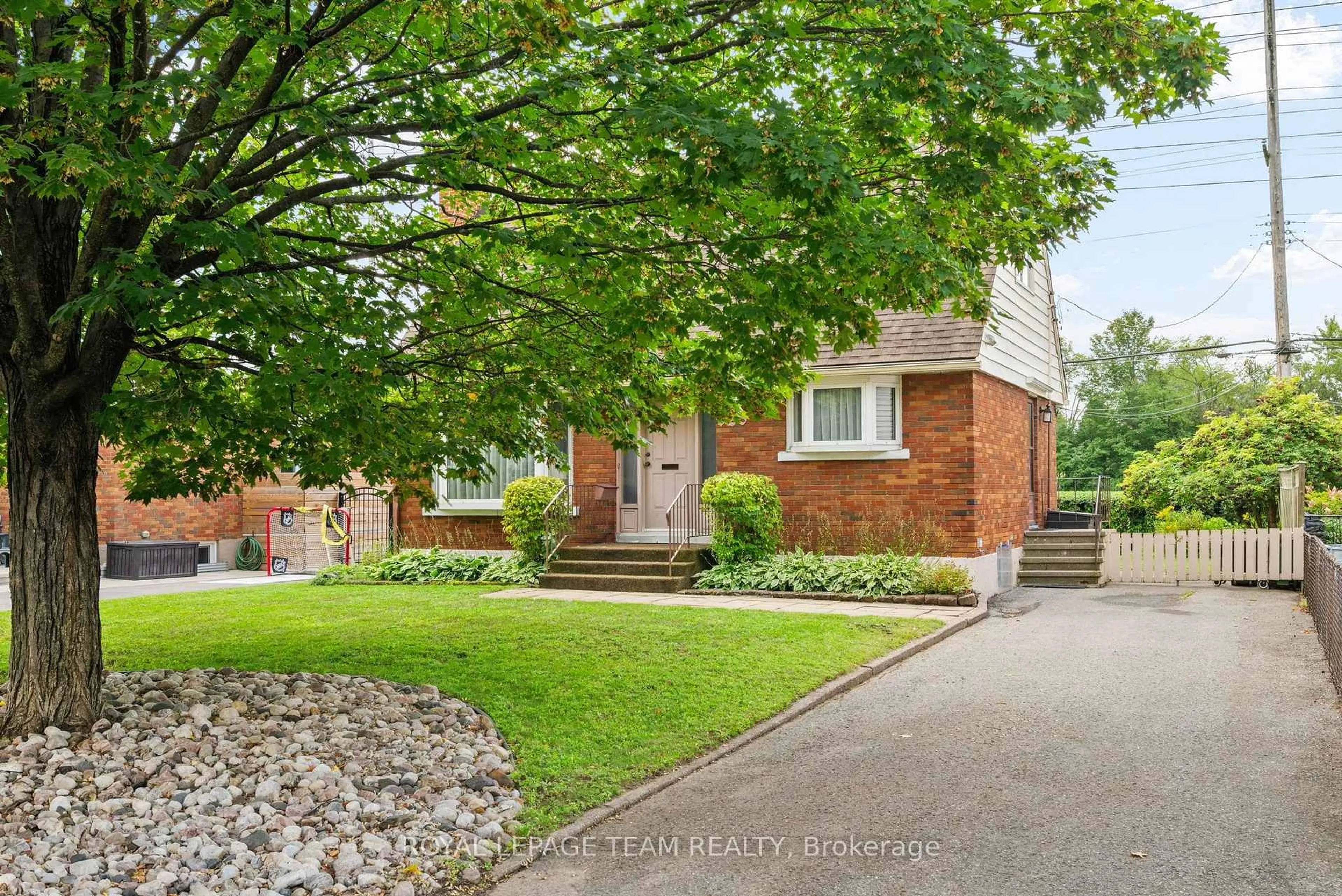 Home with brick exterior material, street for 528 Browning Ave, Ottawa Ontario K1G 0T4
