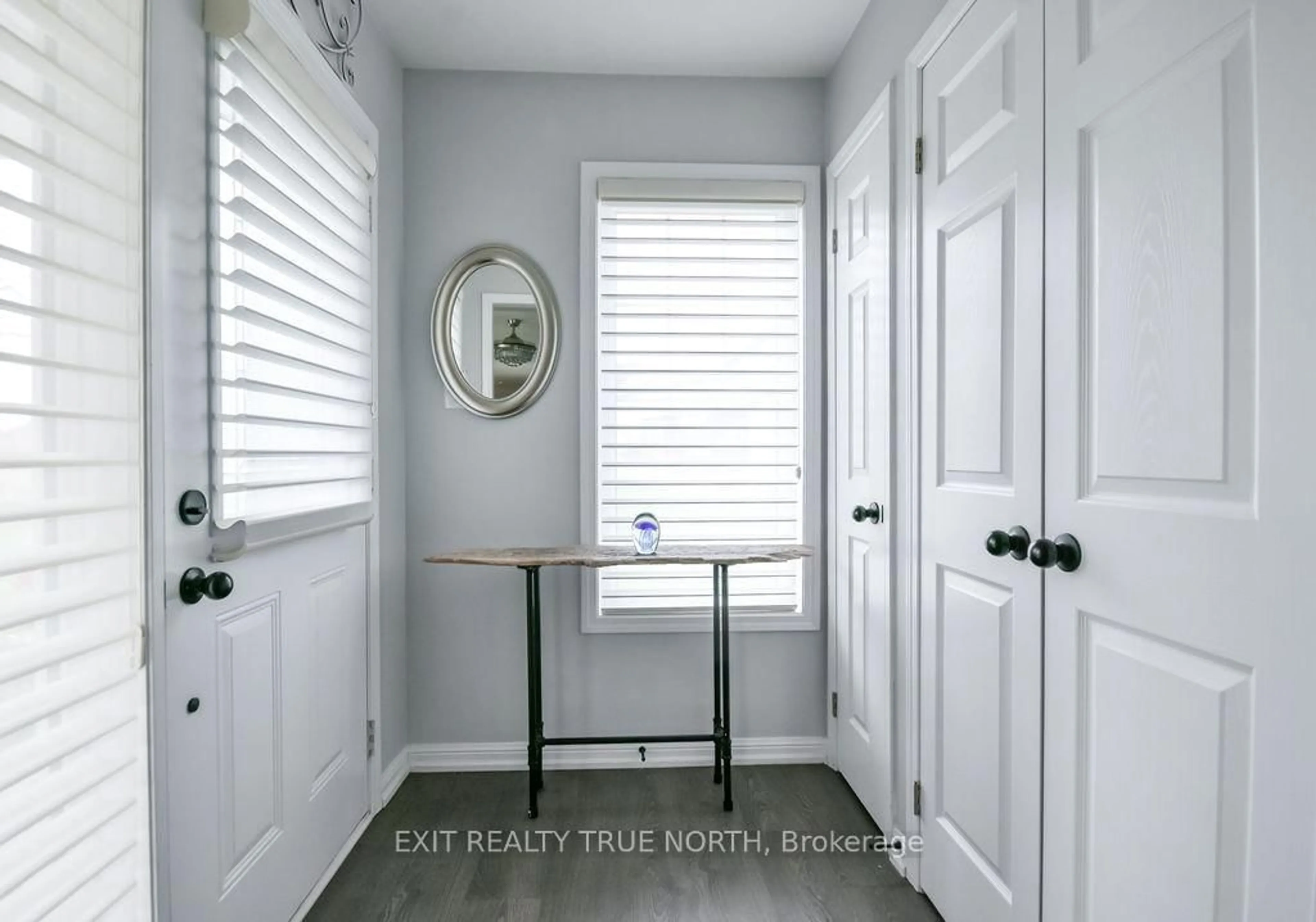 Indoor entryway for 15 Carnoustie Lane, Georgian Bay Ontario L0K 1S0