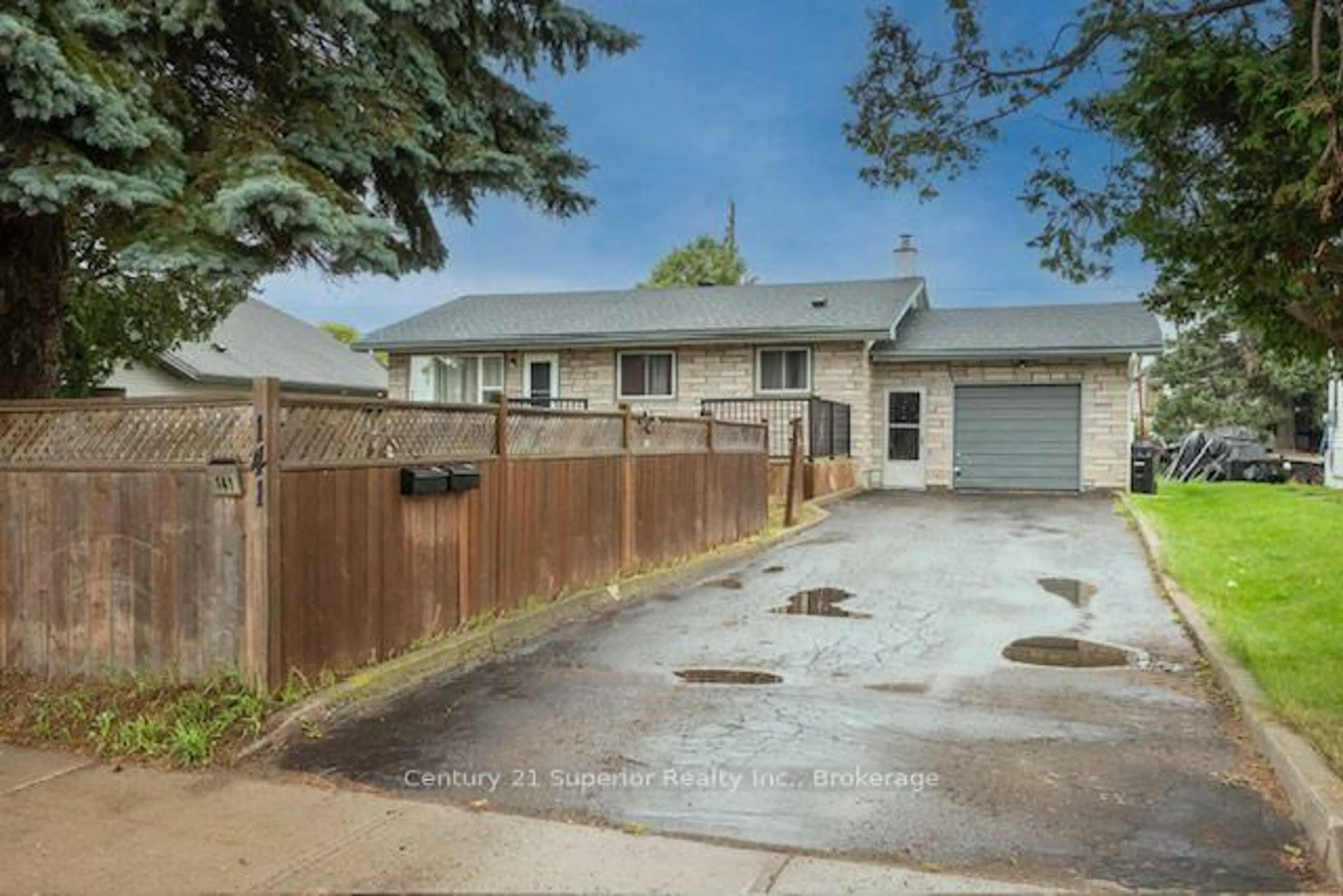 A pic from outside/outdoor area/front of a property/back of a property/a pic from drone, street for 141 Gore St, Thunder Bay Ontario P7E 3R2