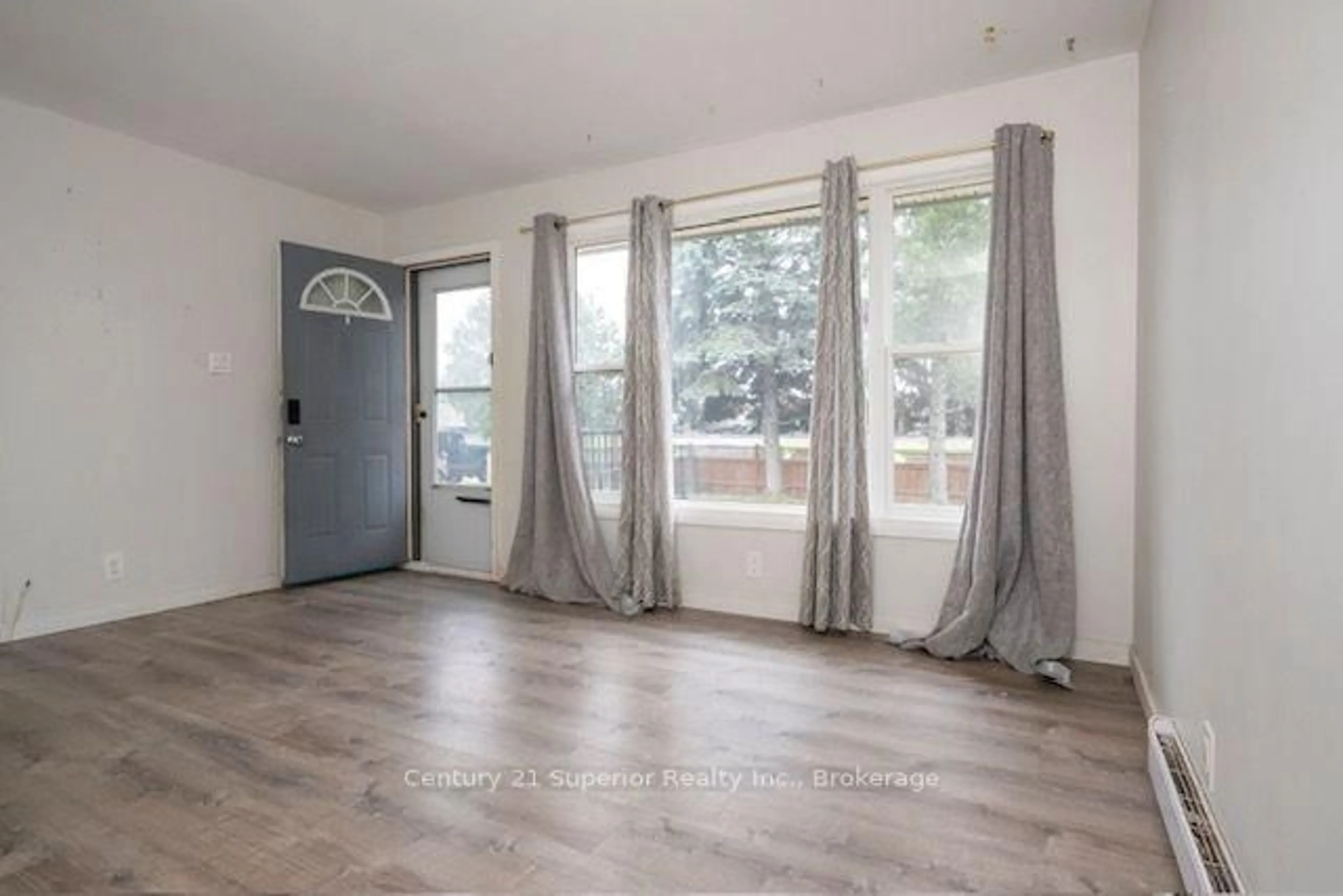 Indoor entryway for 141 Gore St, Thunder Bay Ontario P7E 3R2