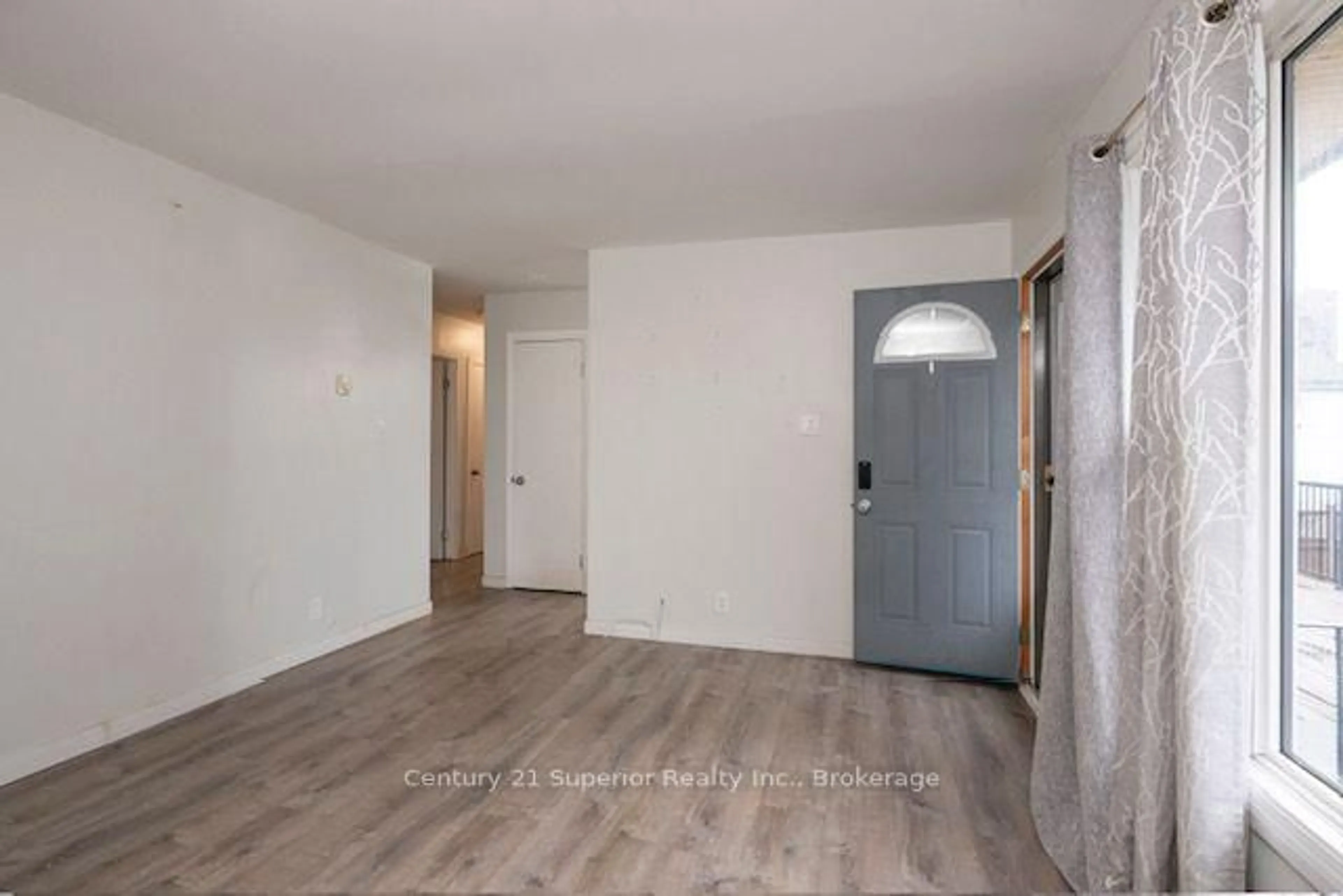 Indoor entryway for 141 Gore St, Thunder Bay Ontario P7E 3R2