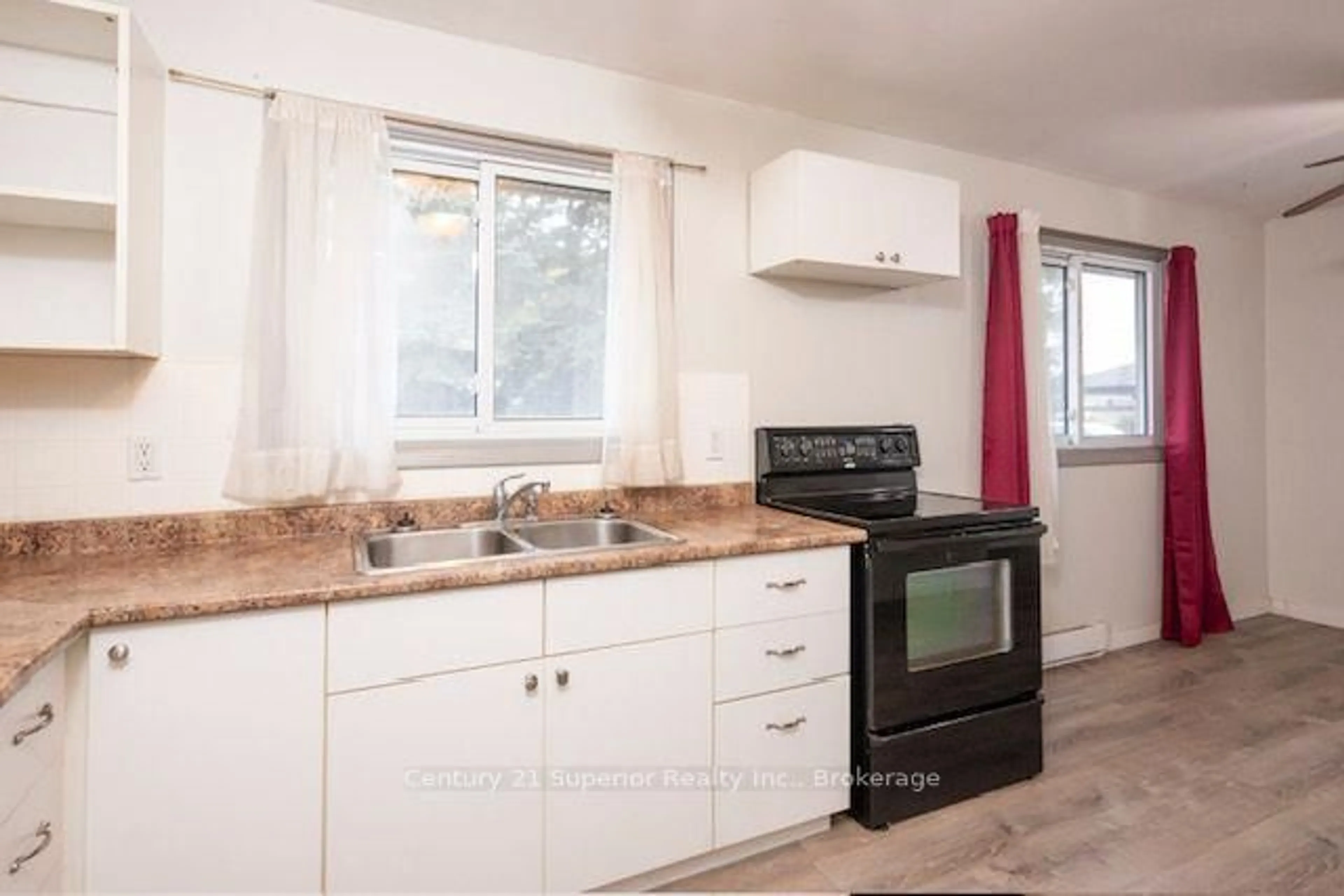 Standard kitchen, unknown for 141 Gore St, Thunder Bay Ontario P7E 3R2
