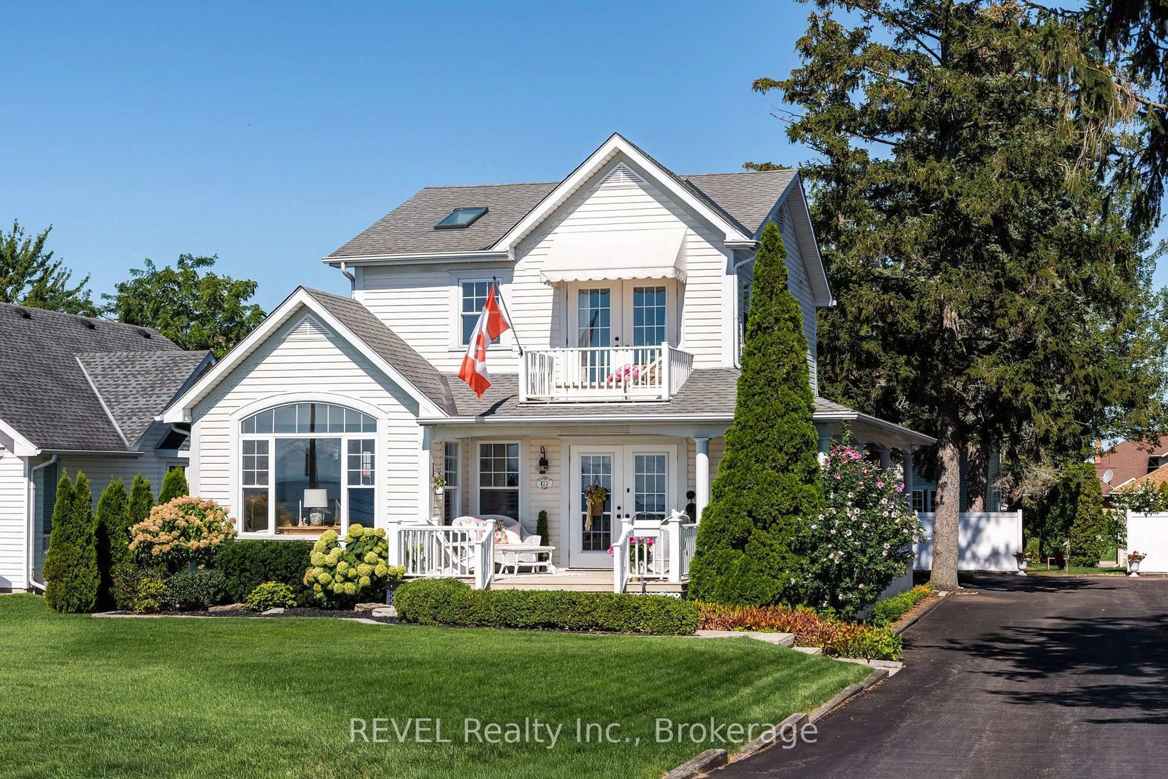 Home with vinyl exterior material, street for 177 Lakeshore Rd, Port Colborne Ontario L3K 2S2