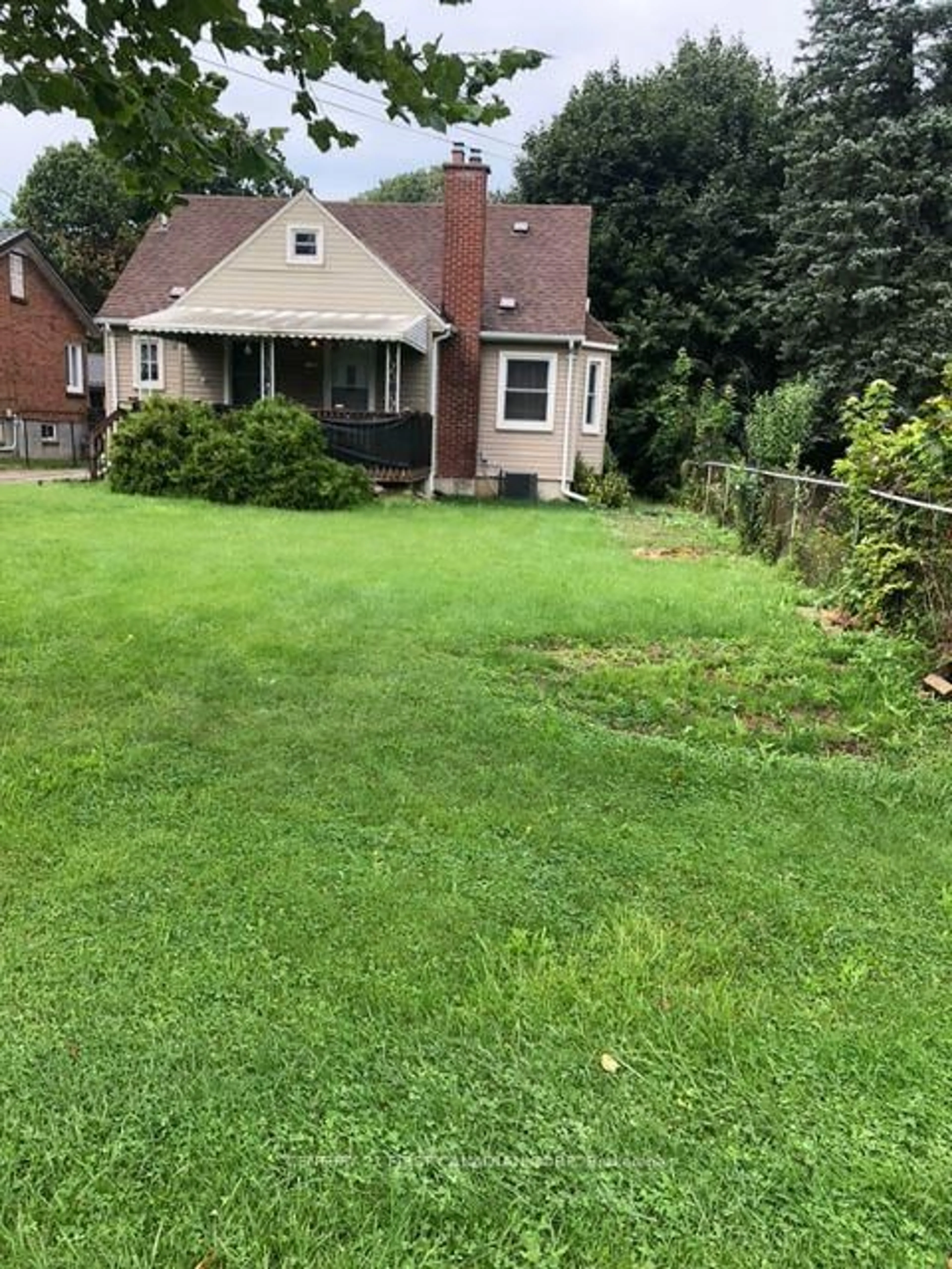 A pic from outside/outdoor area/front of a property/back of a property/a pic from drone, street for 1790 Parkhurst Ave, London East Ontario N5V 2C3