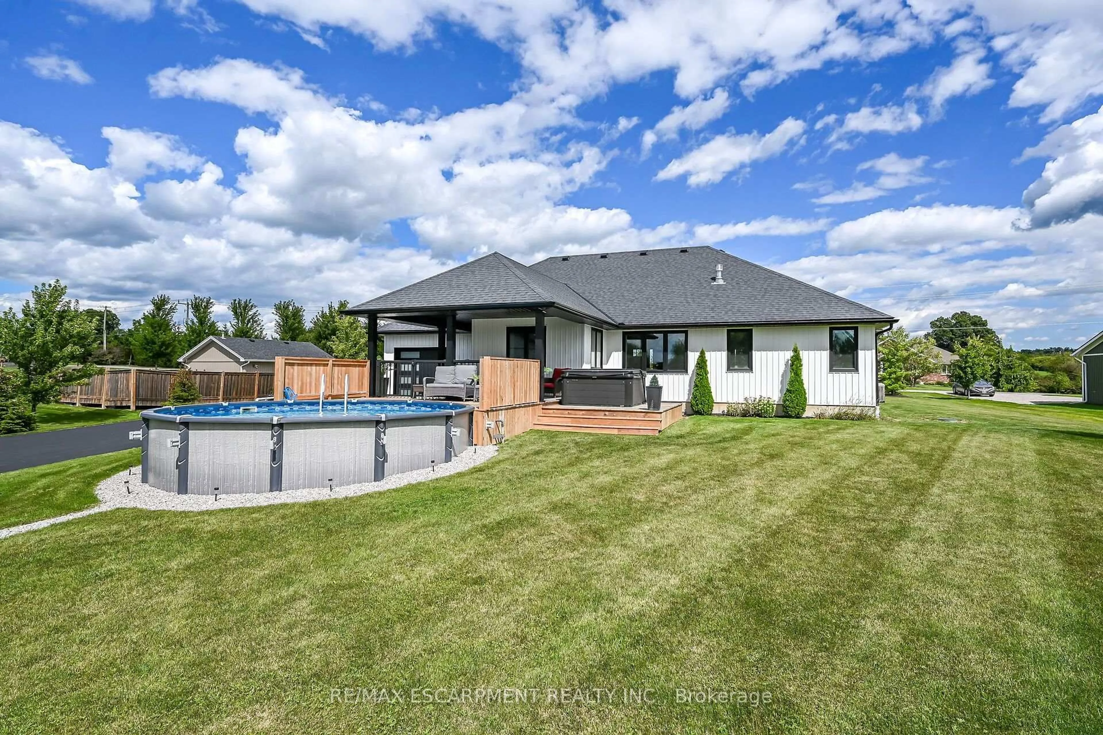 Unknown for 33 MONTURE St, Haldimand Ontario N0A 1E0