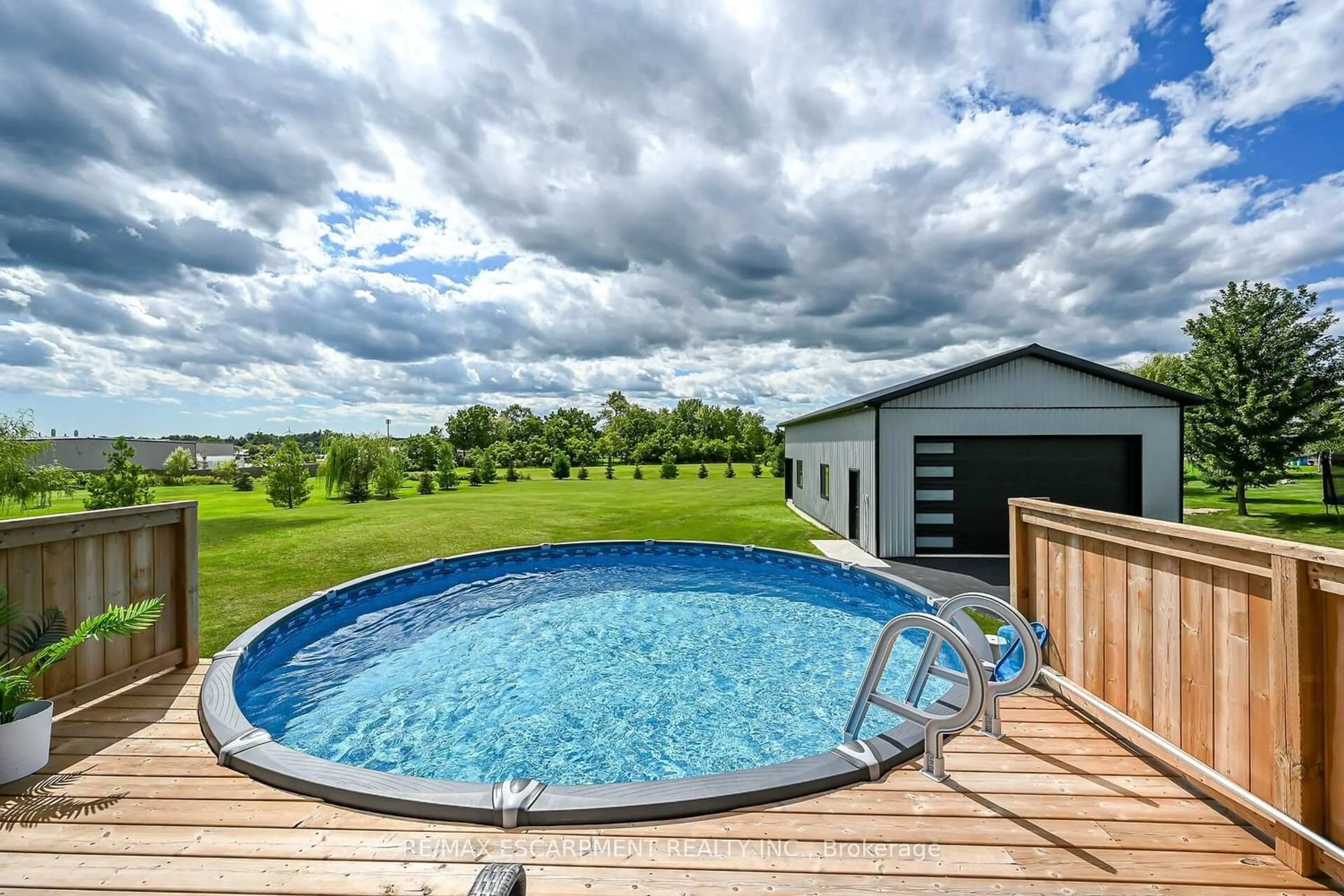 Pool for 33 MONTURE St, Haldimand Ontario N0A 1E0