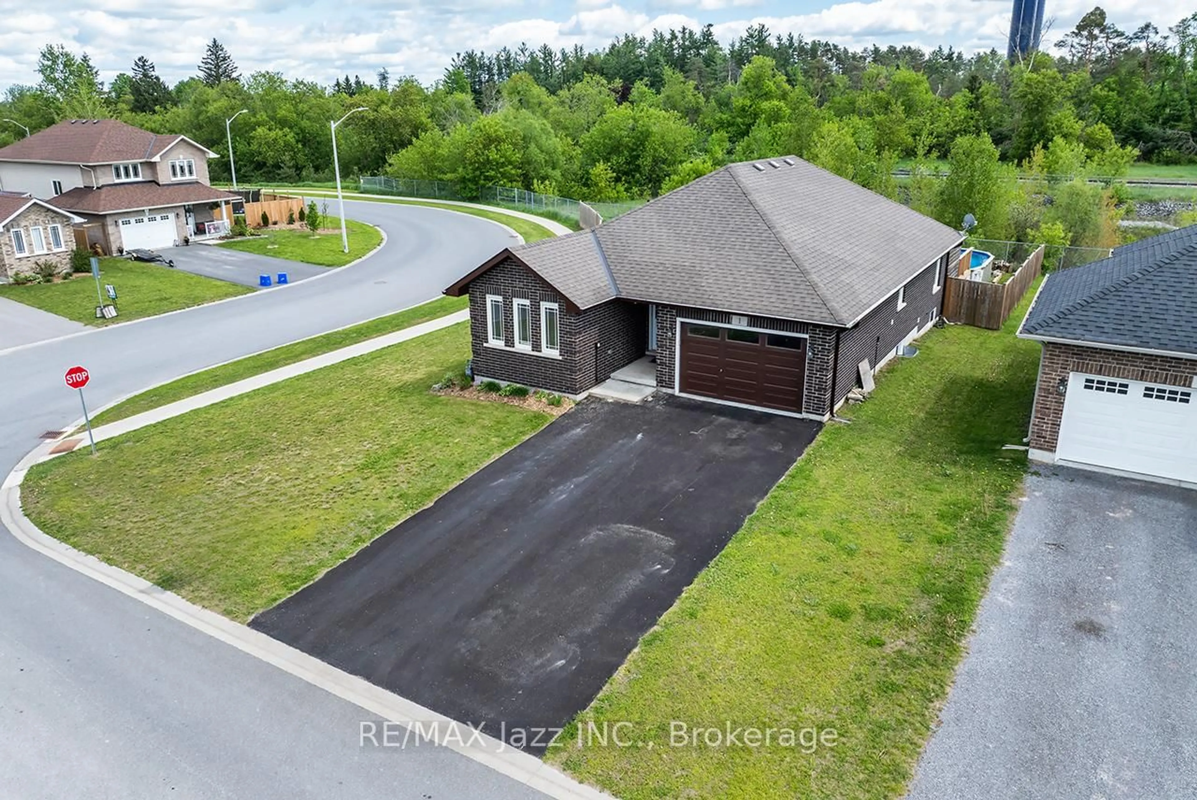 A pic from outside/outdoor area/front of a property/back of a property/a pic from drone, street for 1 MILLPOND Lane, Asphodel-Norwood Ontario K0L 2V0