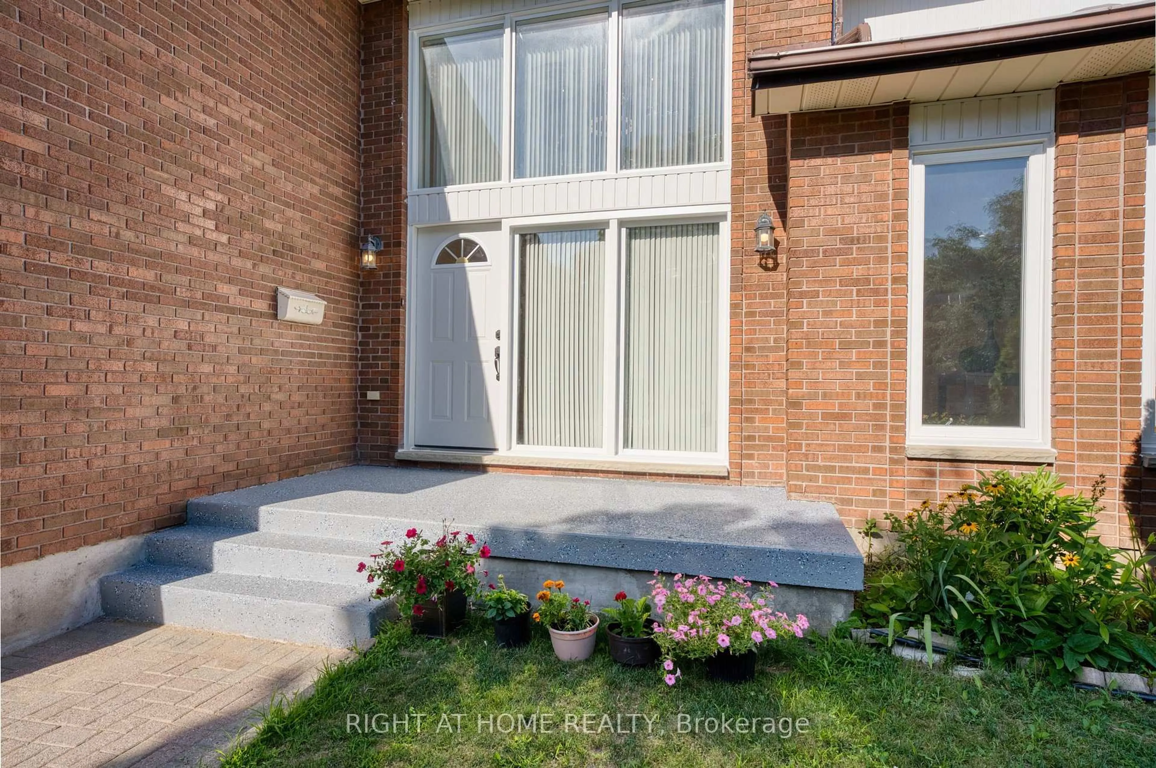 Home with brick exterior material, street for 26 GRASMERE Cres, London North Ontario N6G 4P2