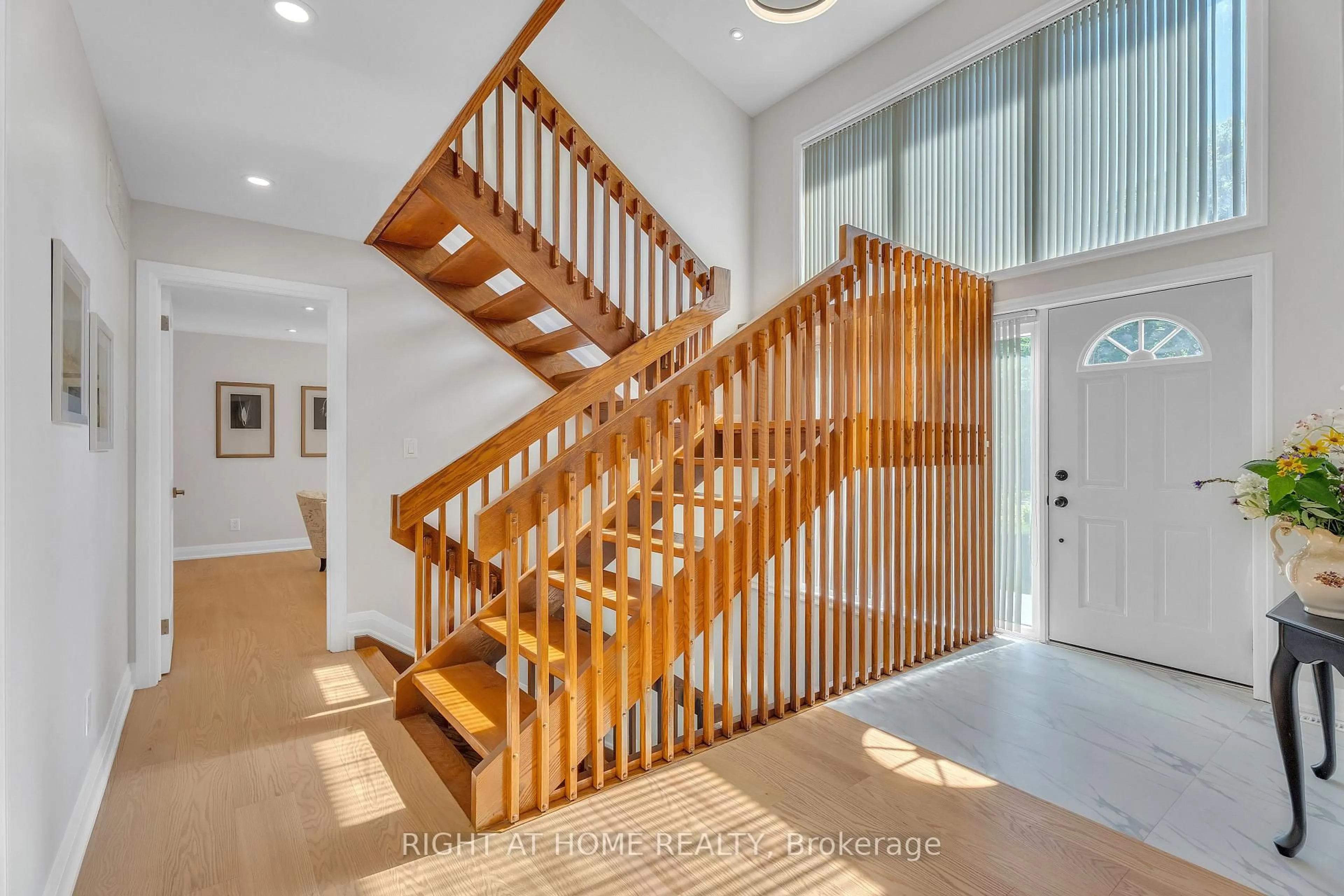 Stairs for 26 GRASMERE Cres, London North Ontario N6G 4P2