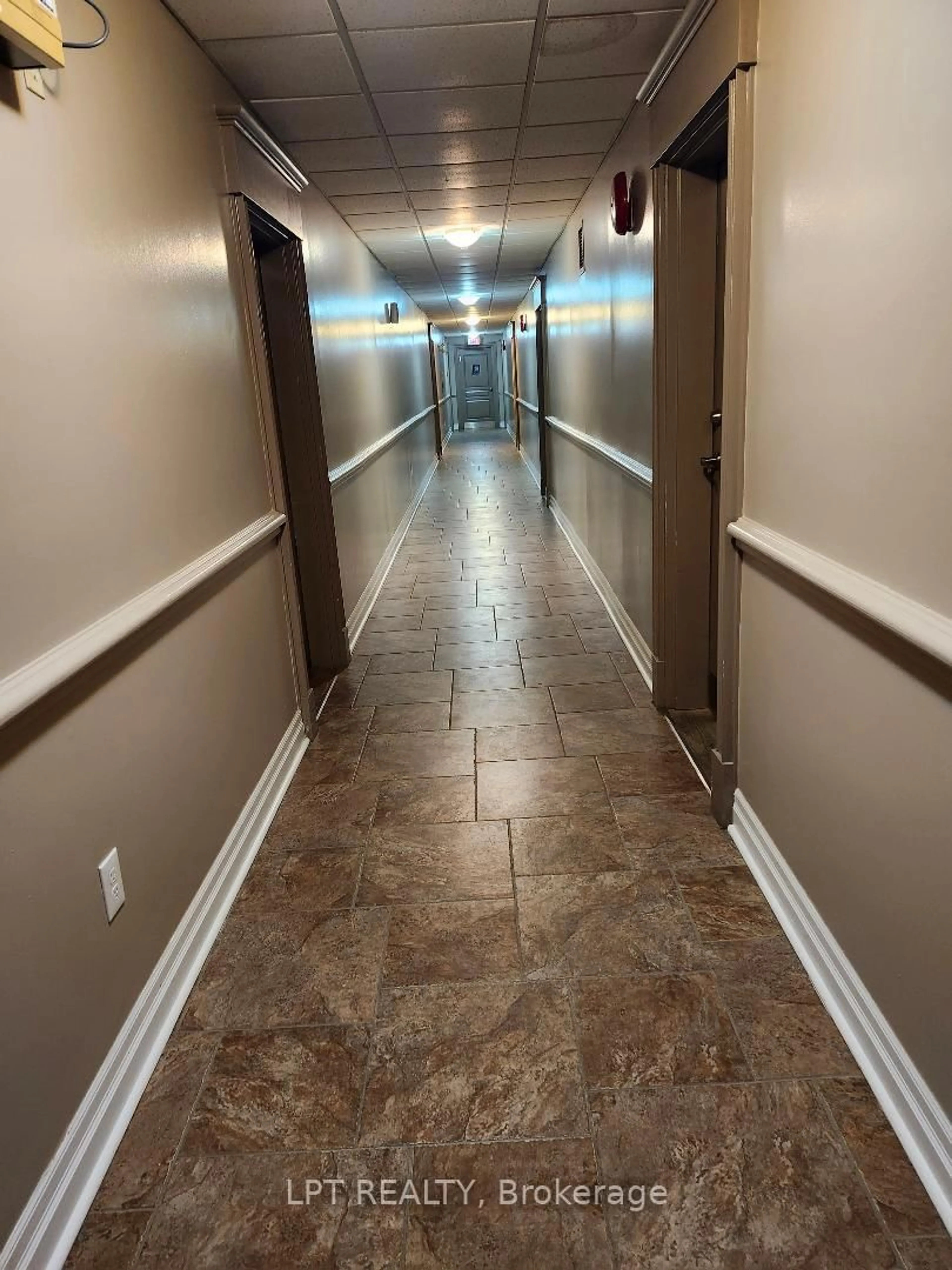 Indoor foyer for 1265 Bentley Dr #204, London East Ontario N5V 4M4