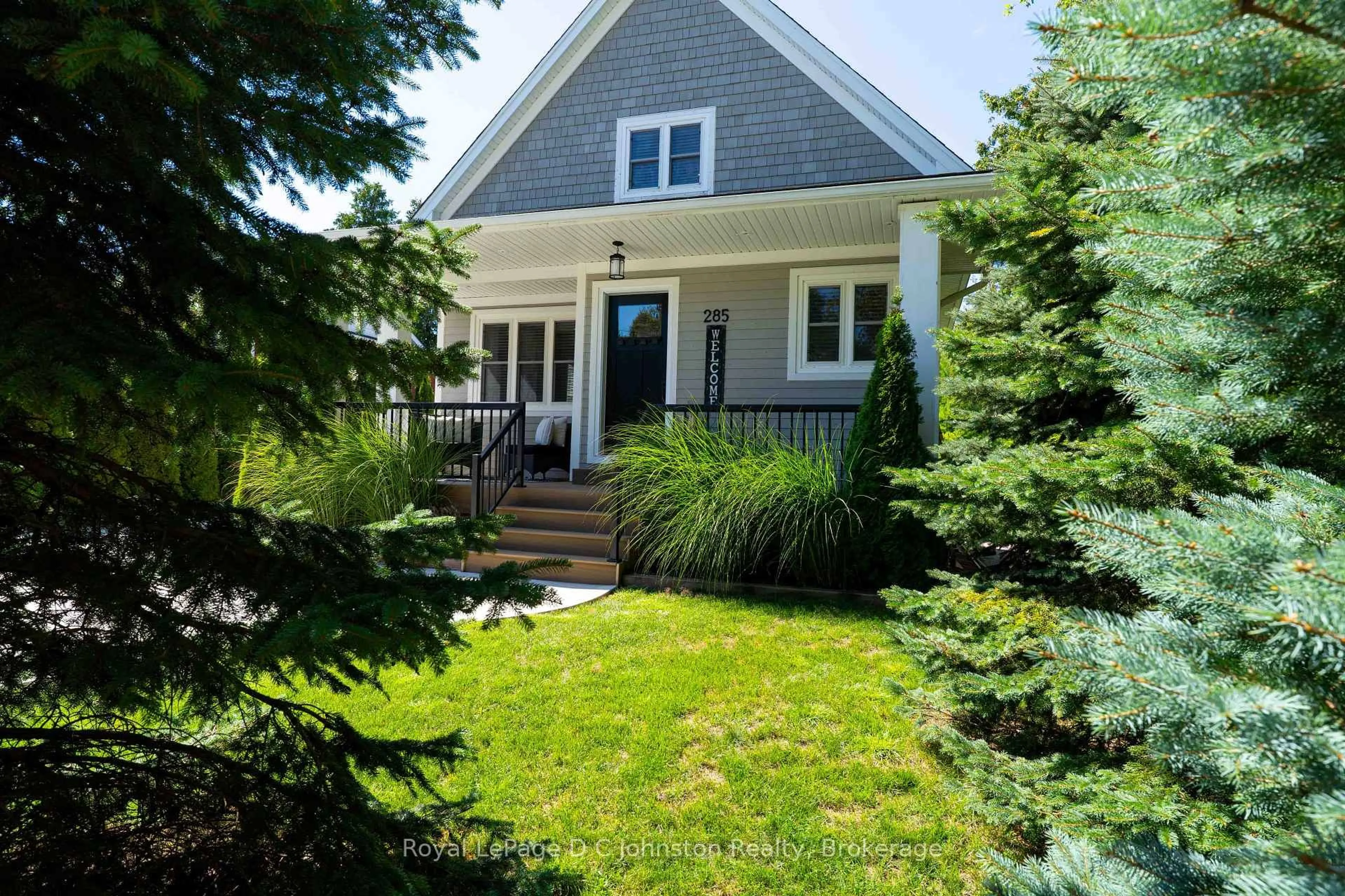 Home with vinyl exterior material, street for 285 Huron St, Saugeen Shores Ontario N0H 2L0