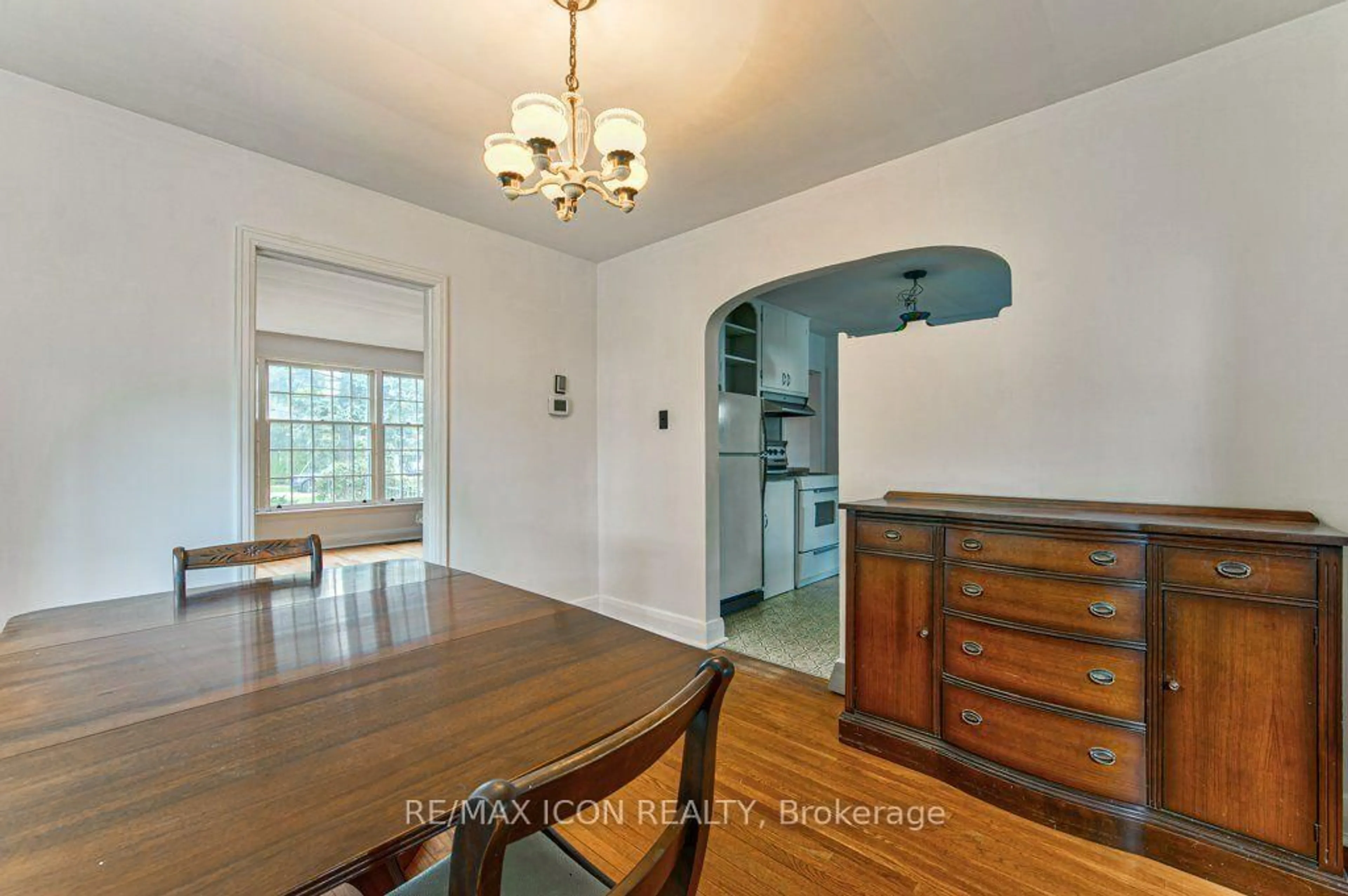 Dining room, unknown for 321 Highland Park, Cambridge Ontario N3H 3H8