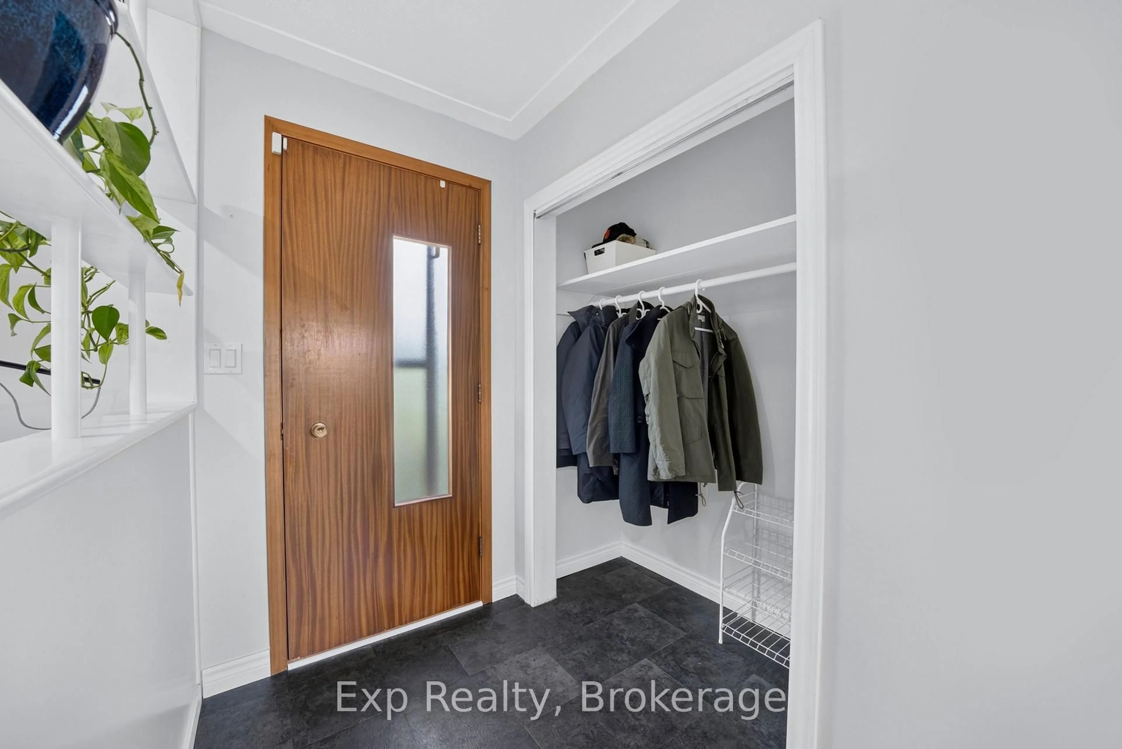 Indoor entryway for 894 County Rd 41 Rd, Plantagenet Ontario K7R 3L2